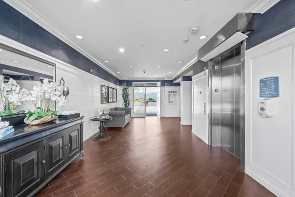 $3,699 | 1901 South Victoria Avenue, Unit 201, Oxnard, CA 93035