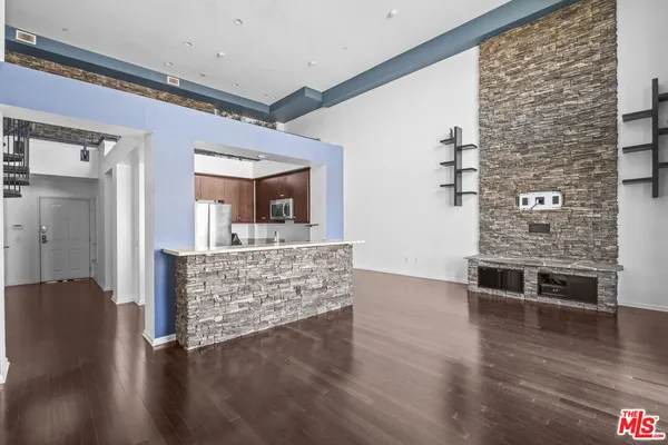 $3,699 | 1901 South Victoria Avenue, Unit 201, Oxnard, CA 93035