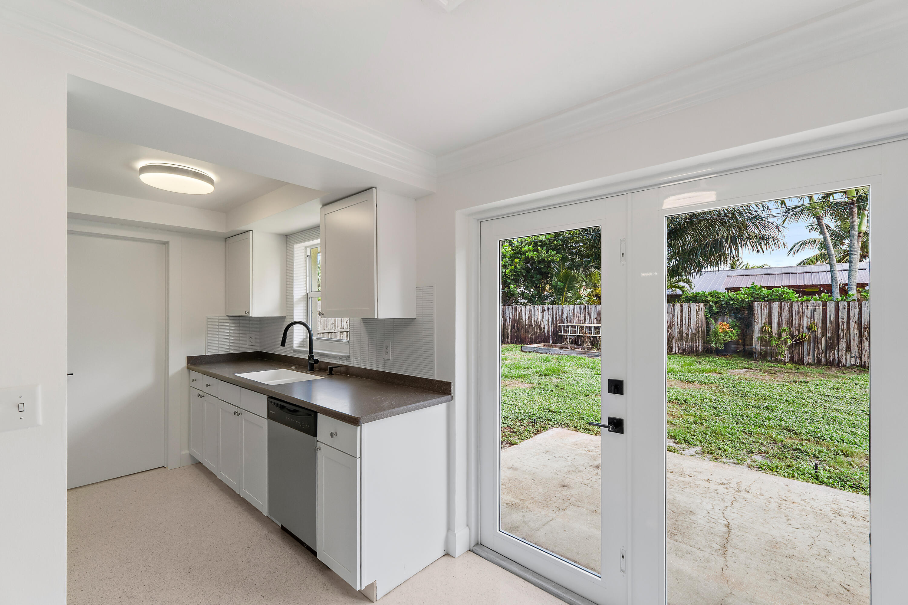 9 Windsor Road East Jupiter, FL 33469 - Photo 12 of 29 016-9WindsorRdE-Jupiter-FULL