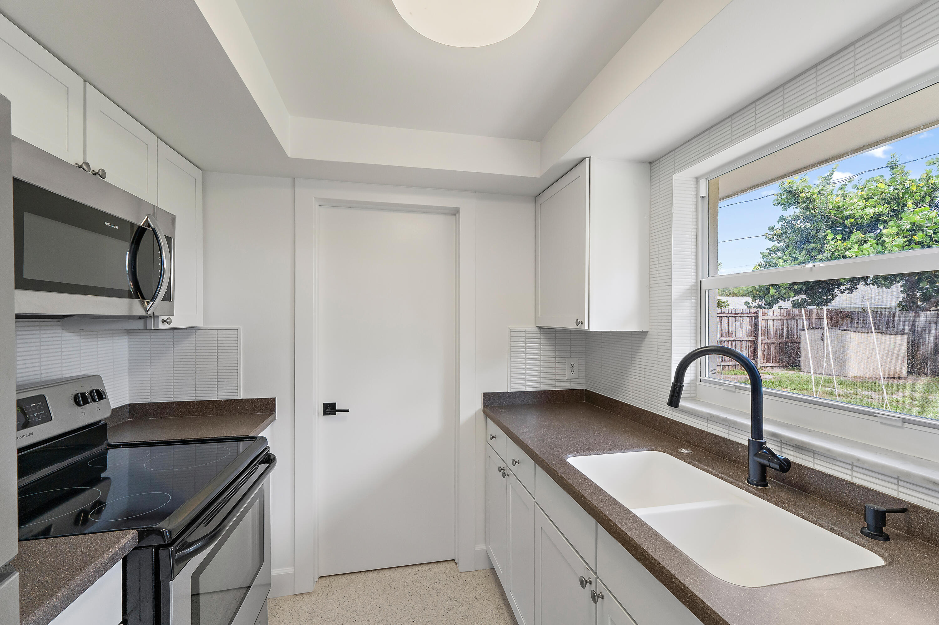 9 Windsor Road East Jupiter, FL 33469 - Photo 13 of 29 018-9WindsorRdE-Jupiter-FULL