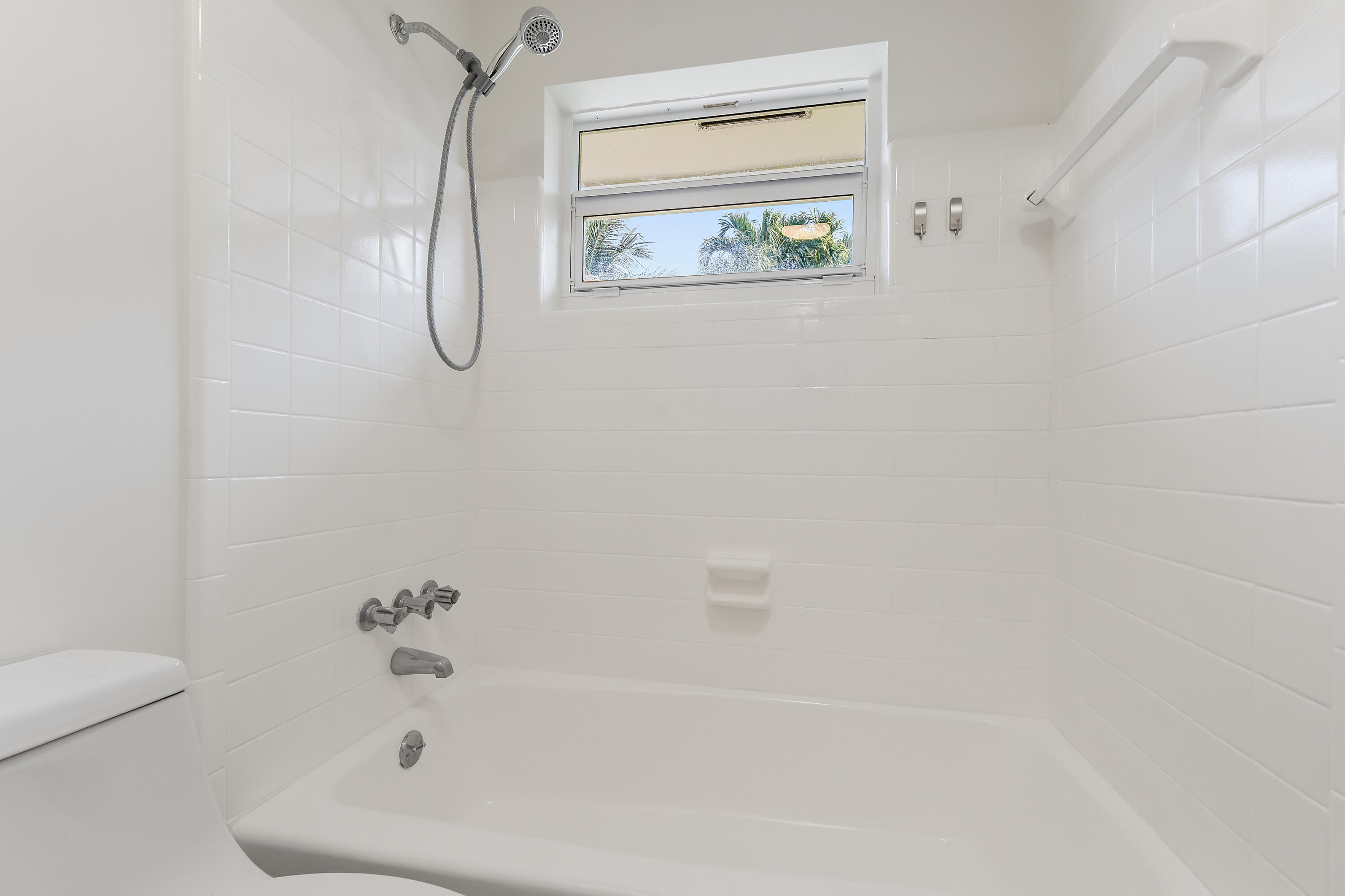 9 Windsor Road East Jupiter, FL 33469 - Photo 23 of 29 030-9WindsorRdE-Jupiter-FULL