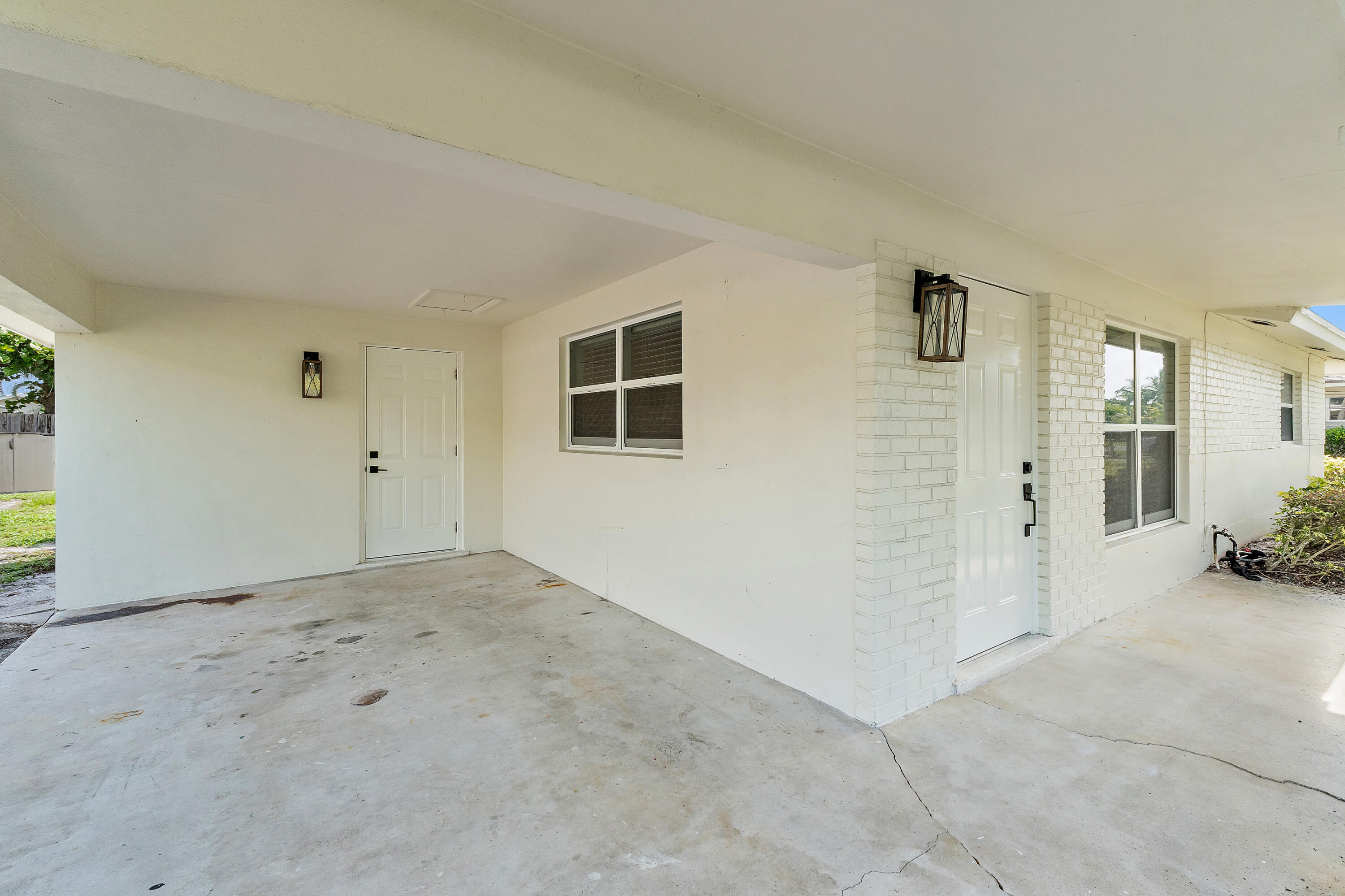 9 Windsor Road East Jupiter, FL 33469 - Photo 4 of 29 007-9WindsorRdE-Jupiter-FULL