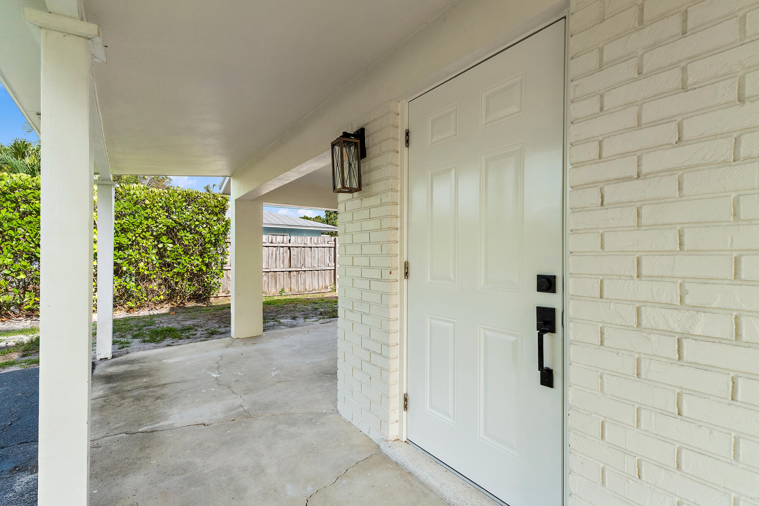 9 Windsor Road East Jupiter, FL 33469 - Photo 5 of 29 008-9WindsorRdE-Jupiter-FULL