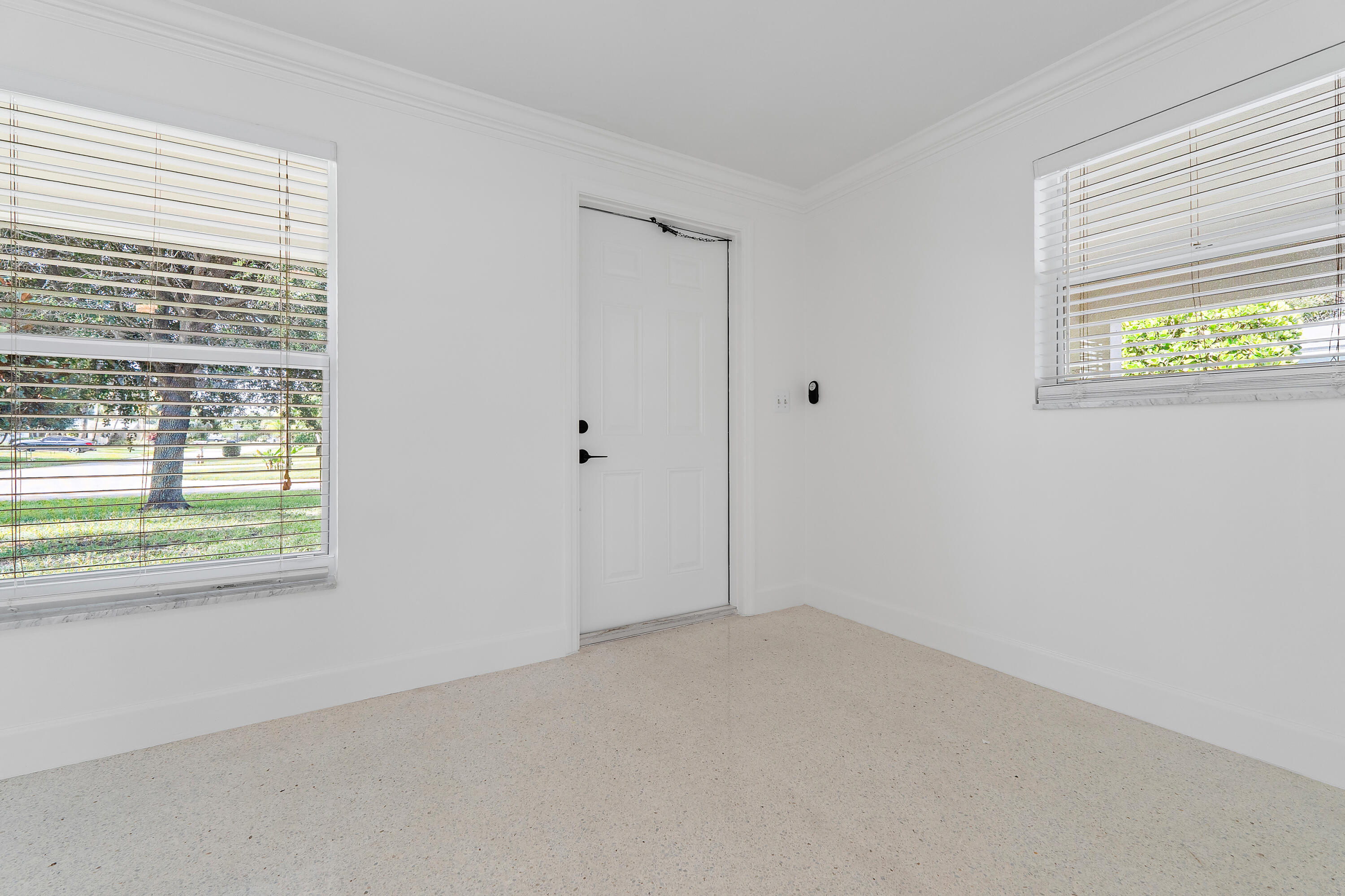 9 Windsor Road East Jupiter, FL 33469 - Photo 6 of 29 010-9WindsorRdE-Jupiter-FULL