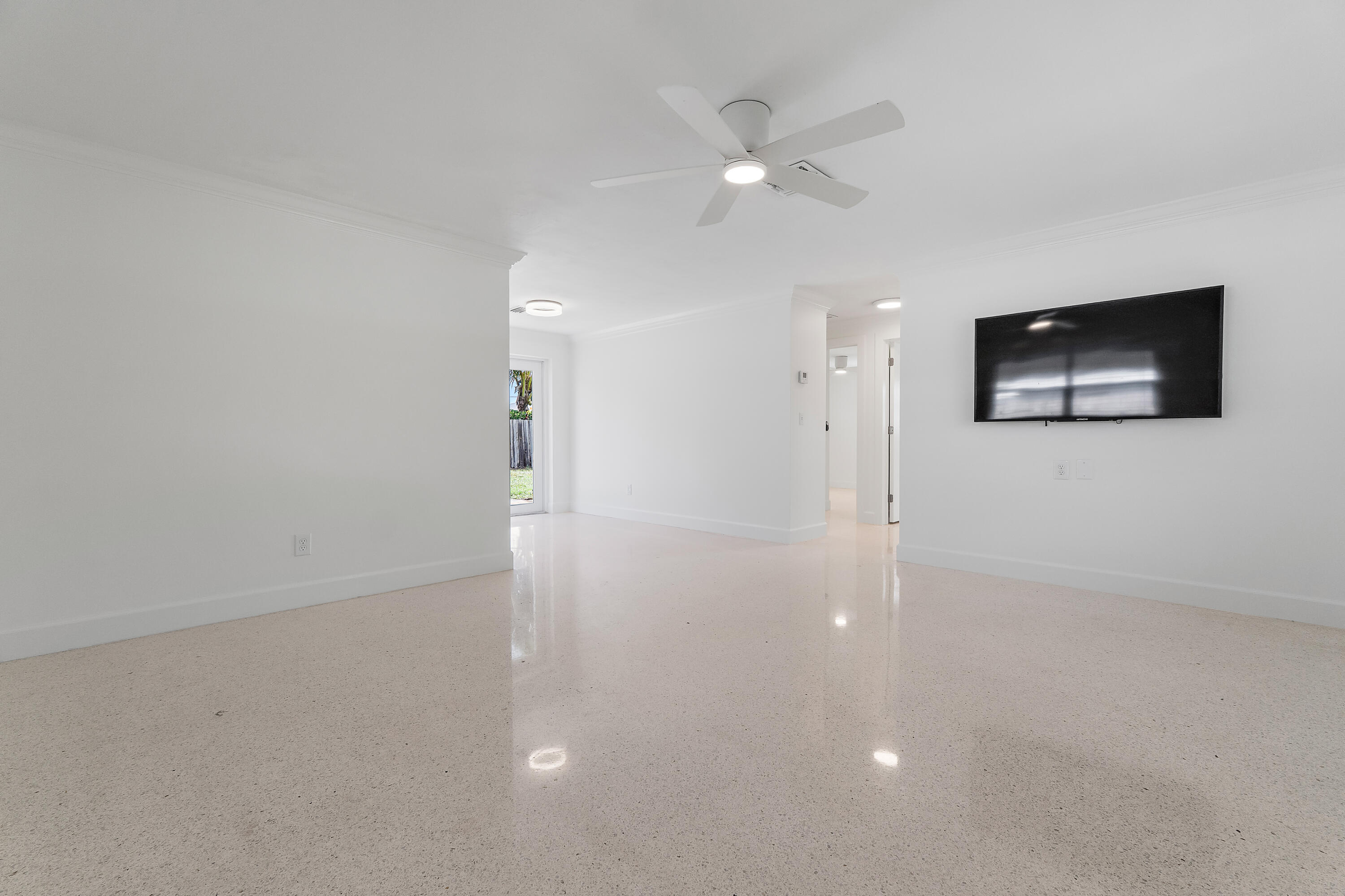9 Windsor Road East Jupiter, FL 33469 - Photo 7 of 29 011-9WindsorRdE-Jupiter-FULL