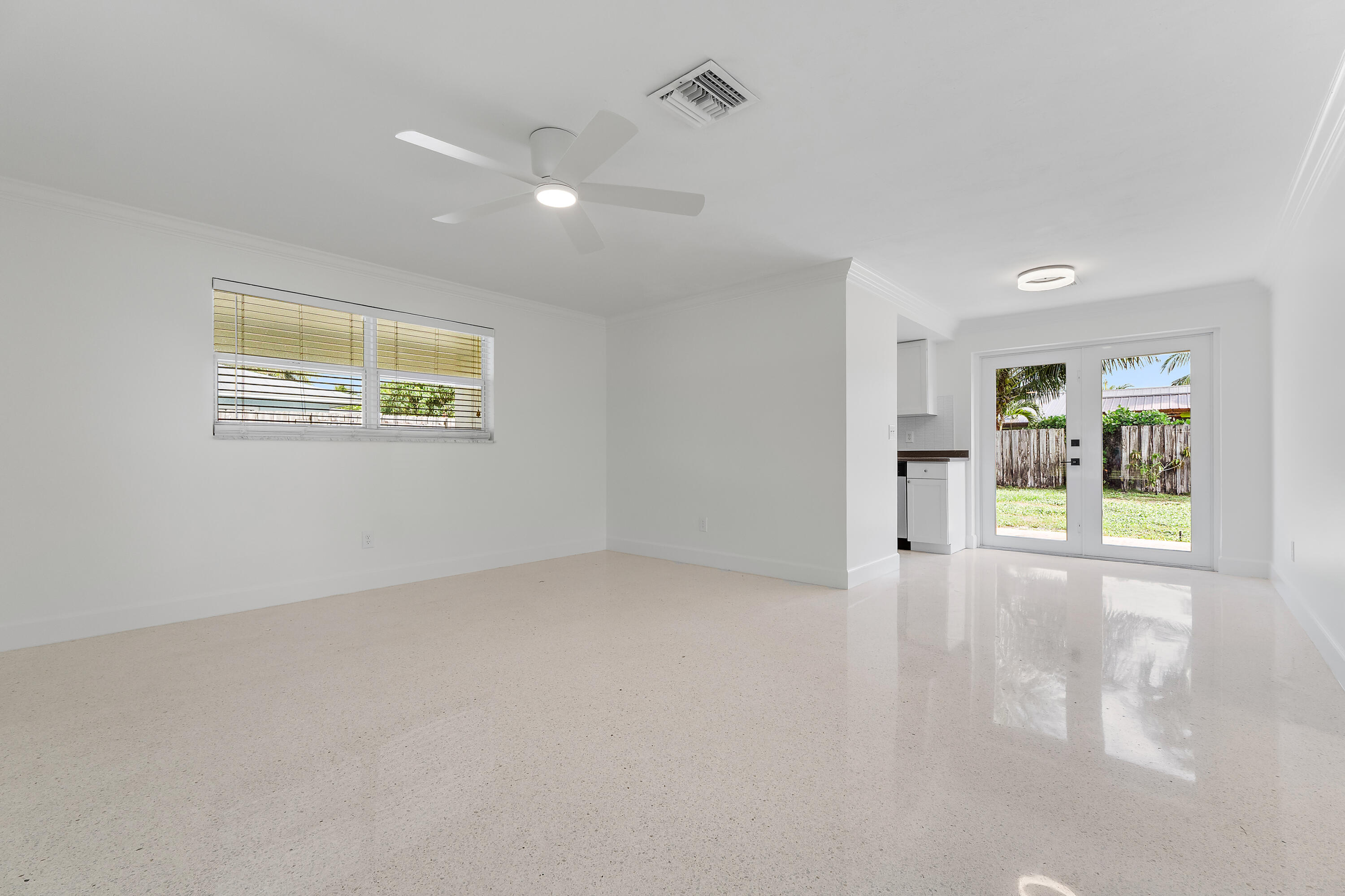 9 Windsor Road East Jupiter, FL 33469 - Photo 8 of 29 012-9WindsorRdE-Jupiter-FULL