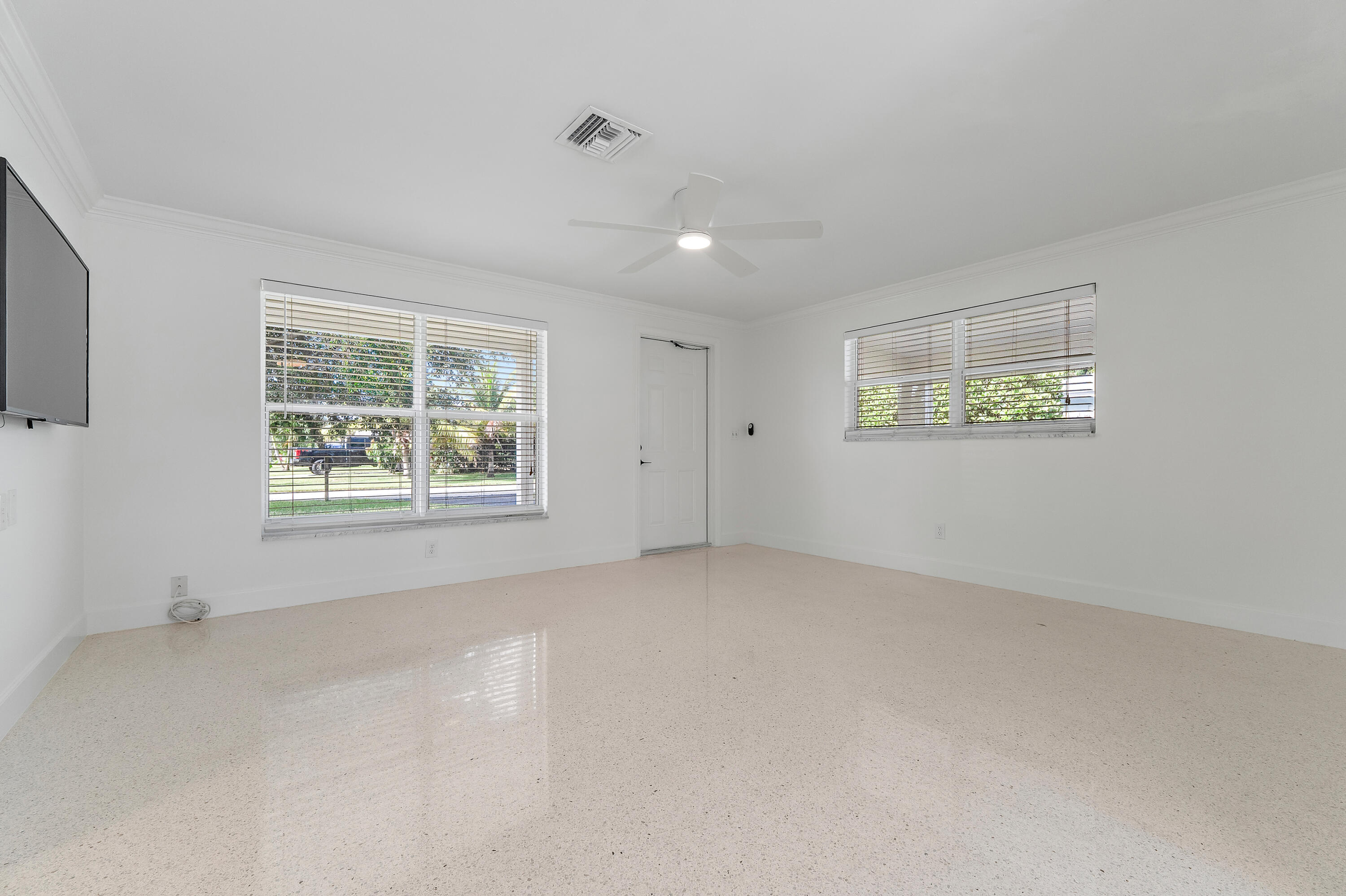 9 Windsor Road East Jupiter, FL 33469 - Photo 9 of 29 013-9WindsorRdE-Jupiter-FULL