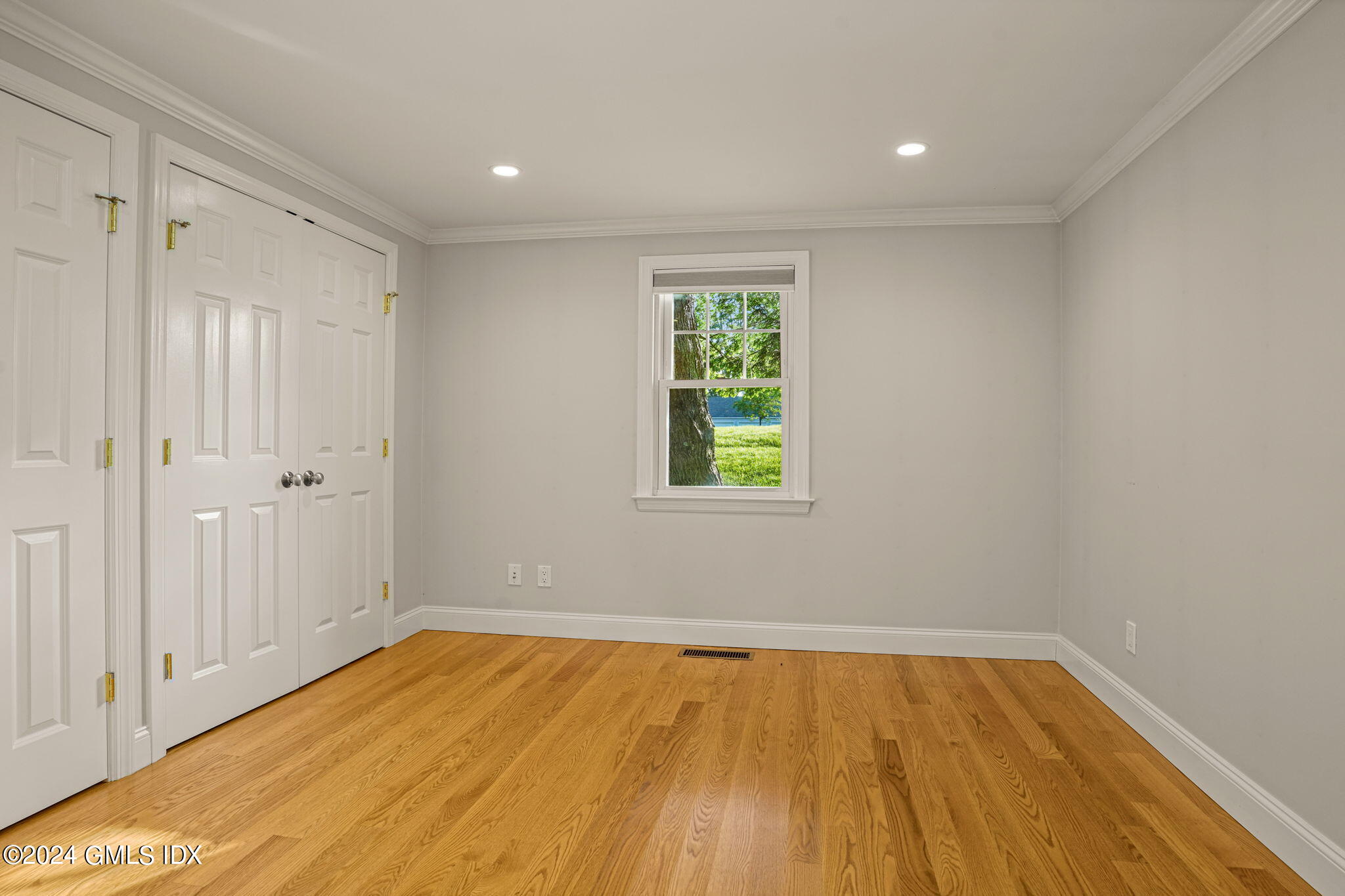 429 Round Hill Road, Unit 2B Greenwich, CT 06831 - Photo 13 of 30 13-web-or-mls-429-round-hill-rd
