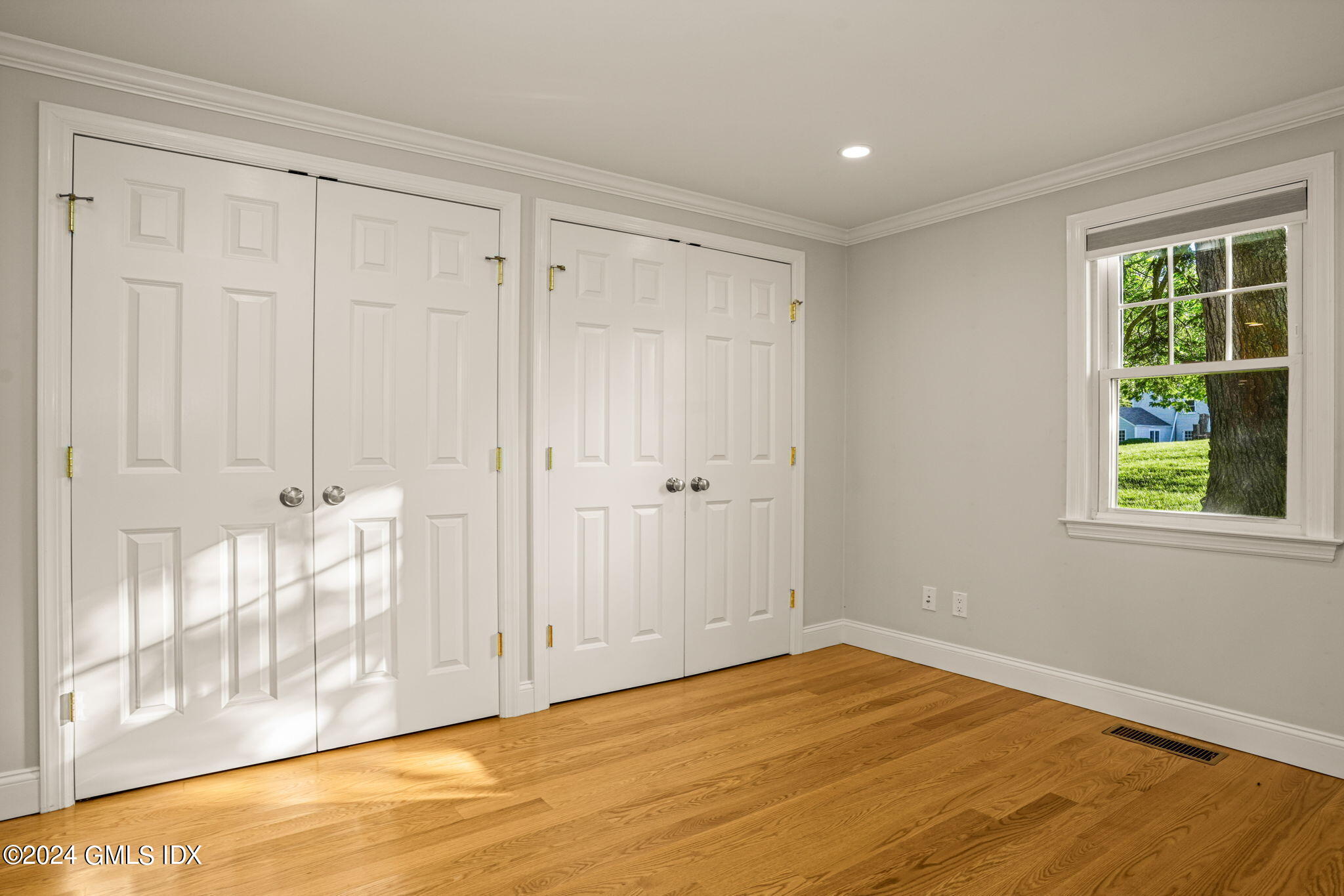 429 Round Hill Road, Unit 2B Greenwich, CT 06831 - Photo 14 of 30 14-web-or-mls-429-round-hill-rd