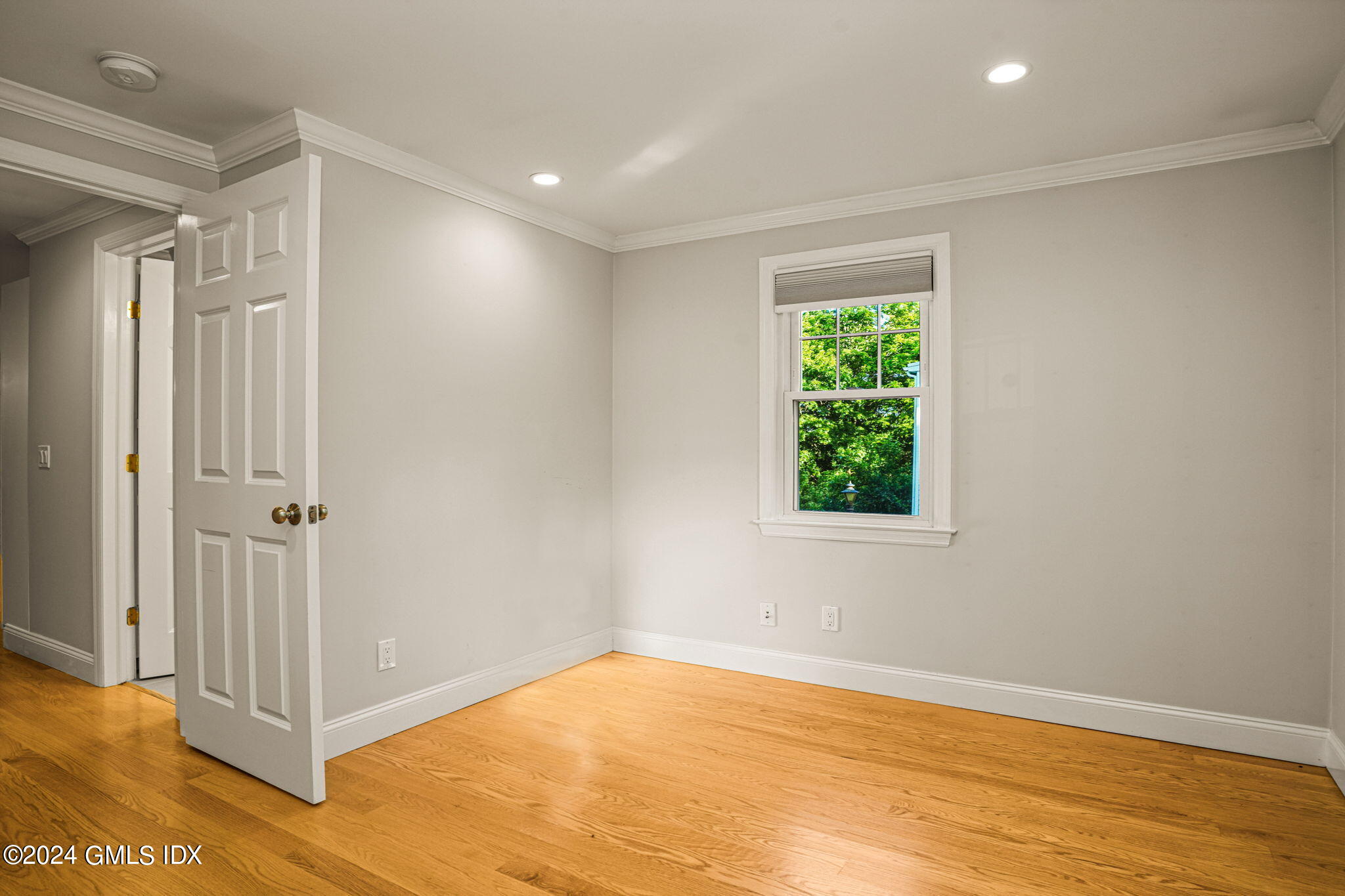 429 Round Hill Road, Unit 2B Greenwich, CT 06831 - Photo 17 of 30 17-web-or-mls-429-round-hill-rd