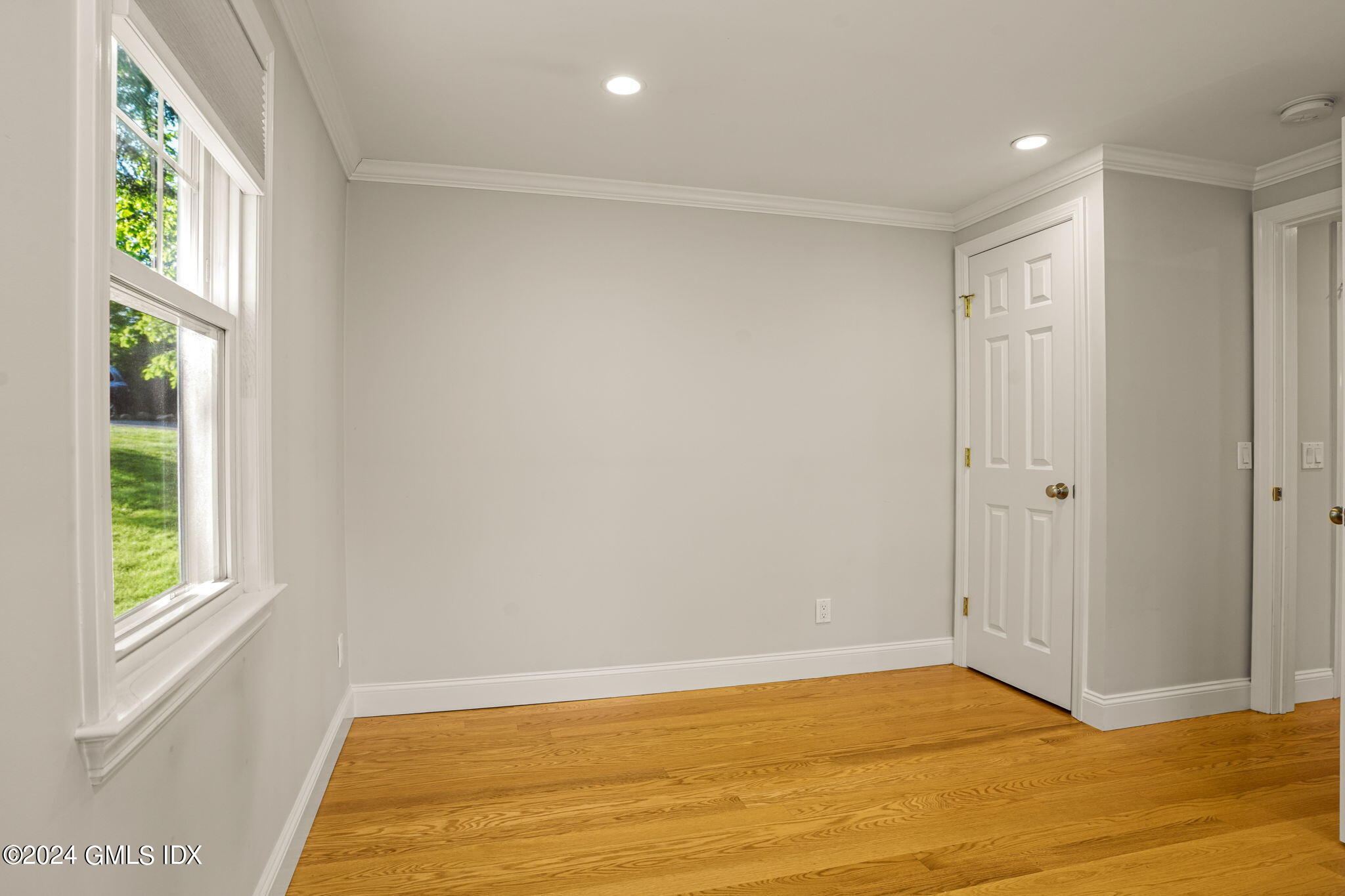 429 Round Hill Road, Unit 2B Greenwich, CT 06831 - Photo 18 of 30 18-web-or-mls-429-round-hill-rd