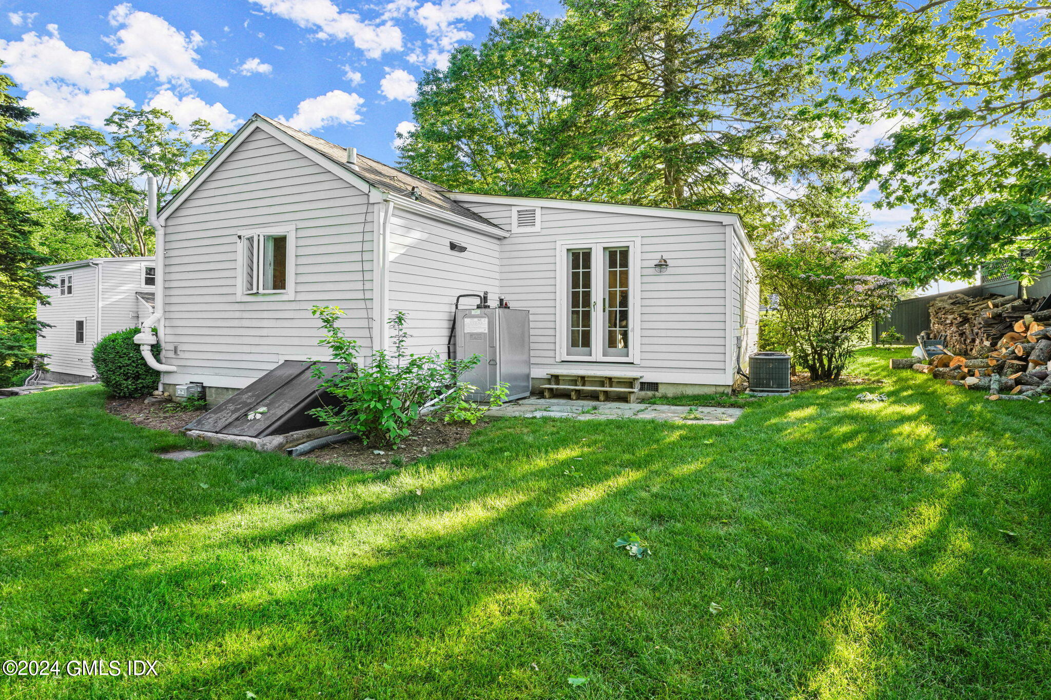 429 Round Hill Road, Unit 2B Greenwich, CT 06831 - Photo 22 of 30 22-web-or-mls-429-round-hill-rd