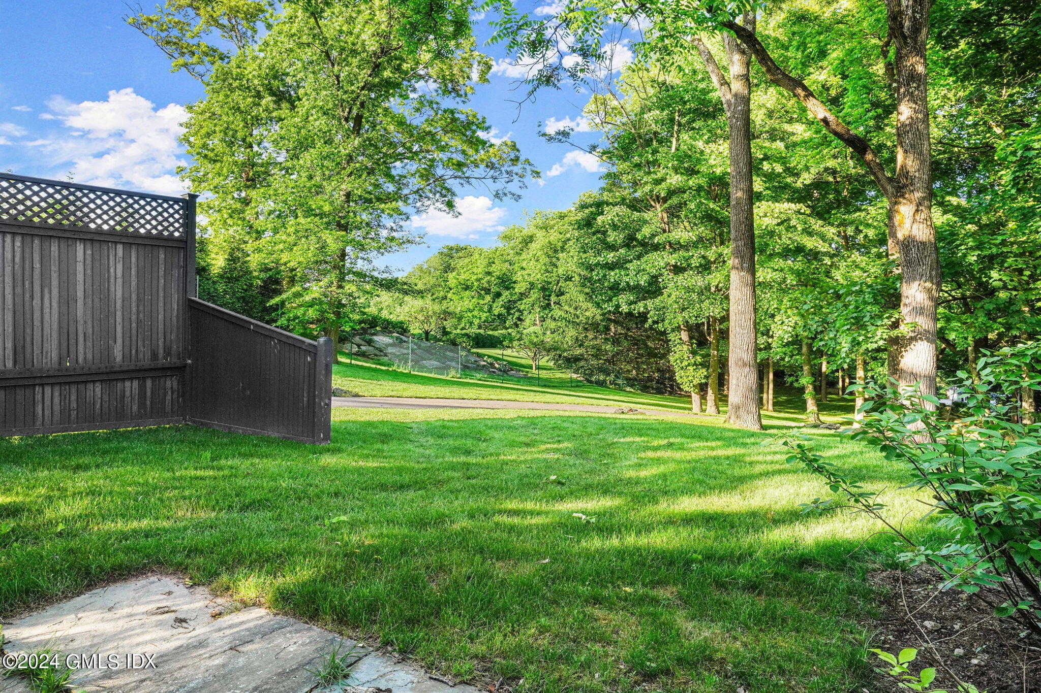 429 Round Hill Road, Unit 2B Greenwich, CT 06831 - Photo 24 of 30 24-web-or-mls-429-round-hill-rd