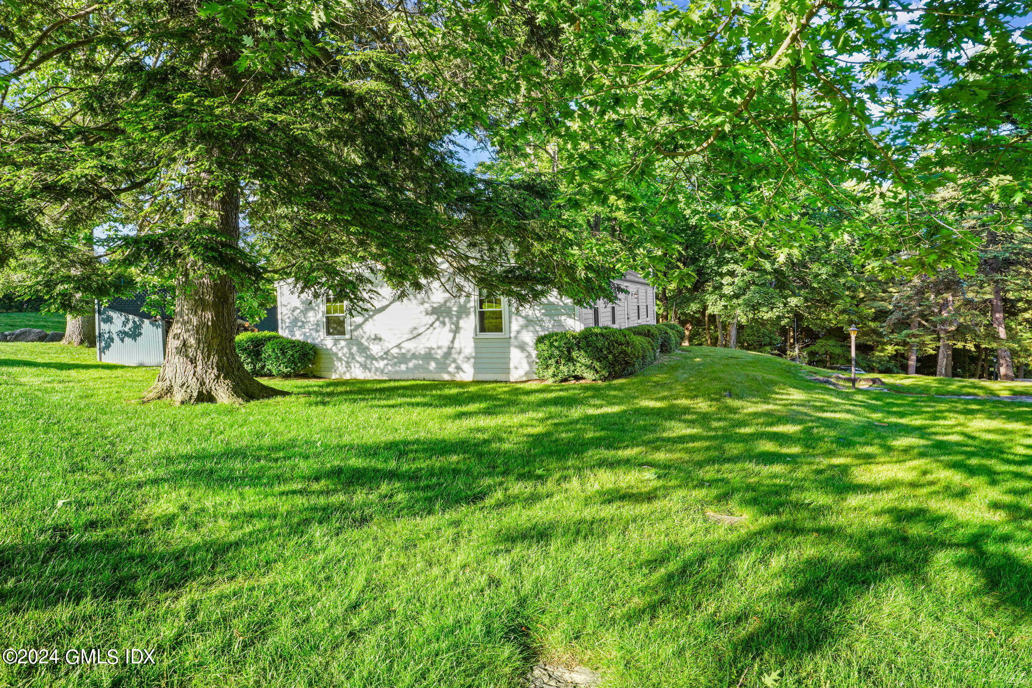 429 Round Hill Road, Unit 2B Greenwich, CT 06831 - Photo 27 of 30 27-web-or-mls-429-round-hill-rd