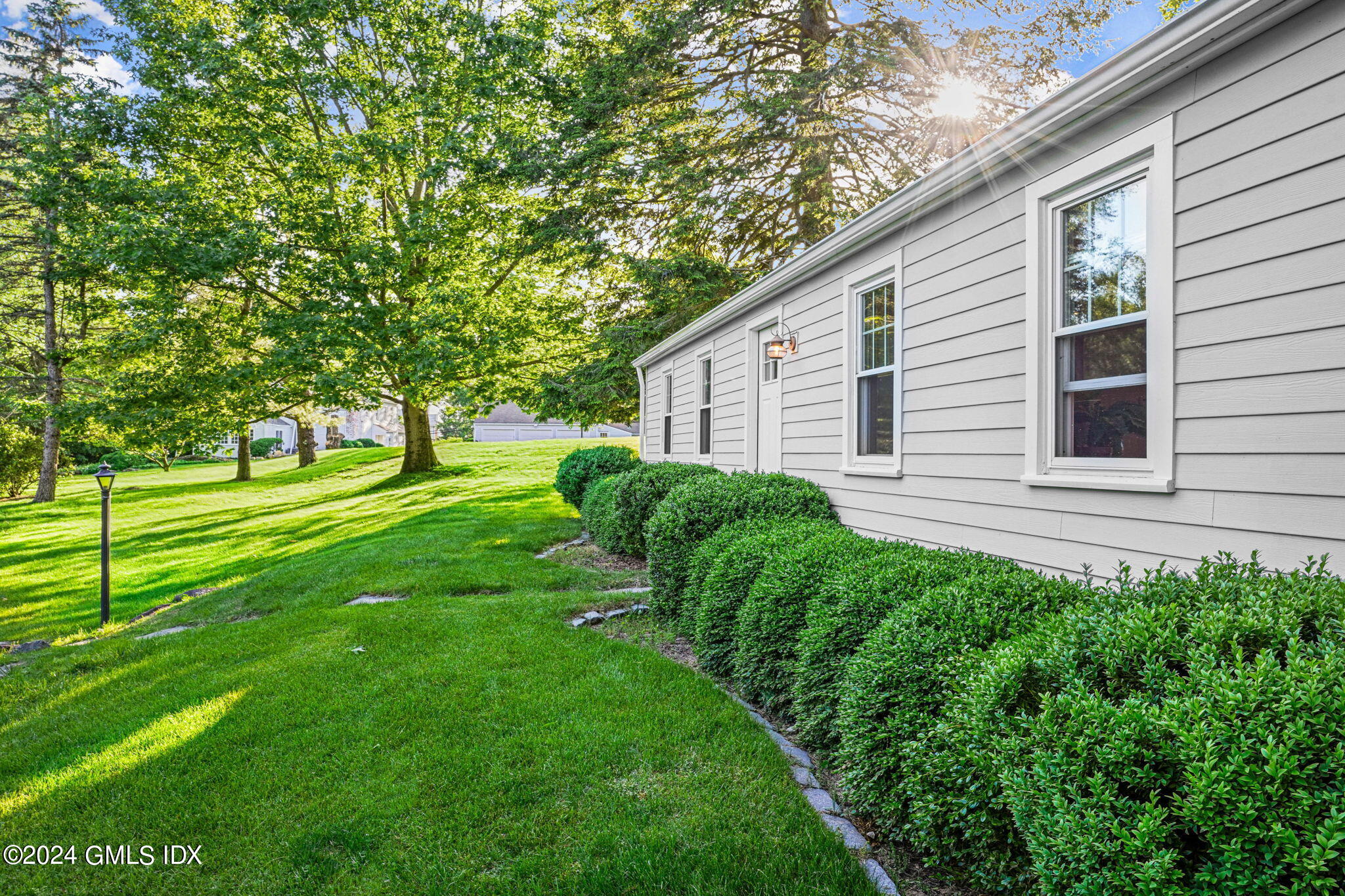 429 Round Hill Road, Unit 2B Greenwich, CT 06831 - Photo 28 of 30 28-web-or-mls-429-round-hill-rd
