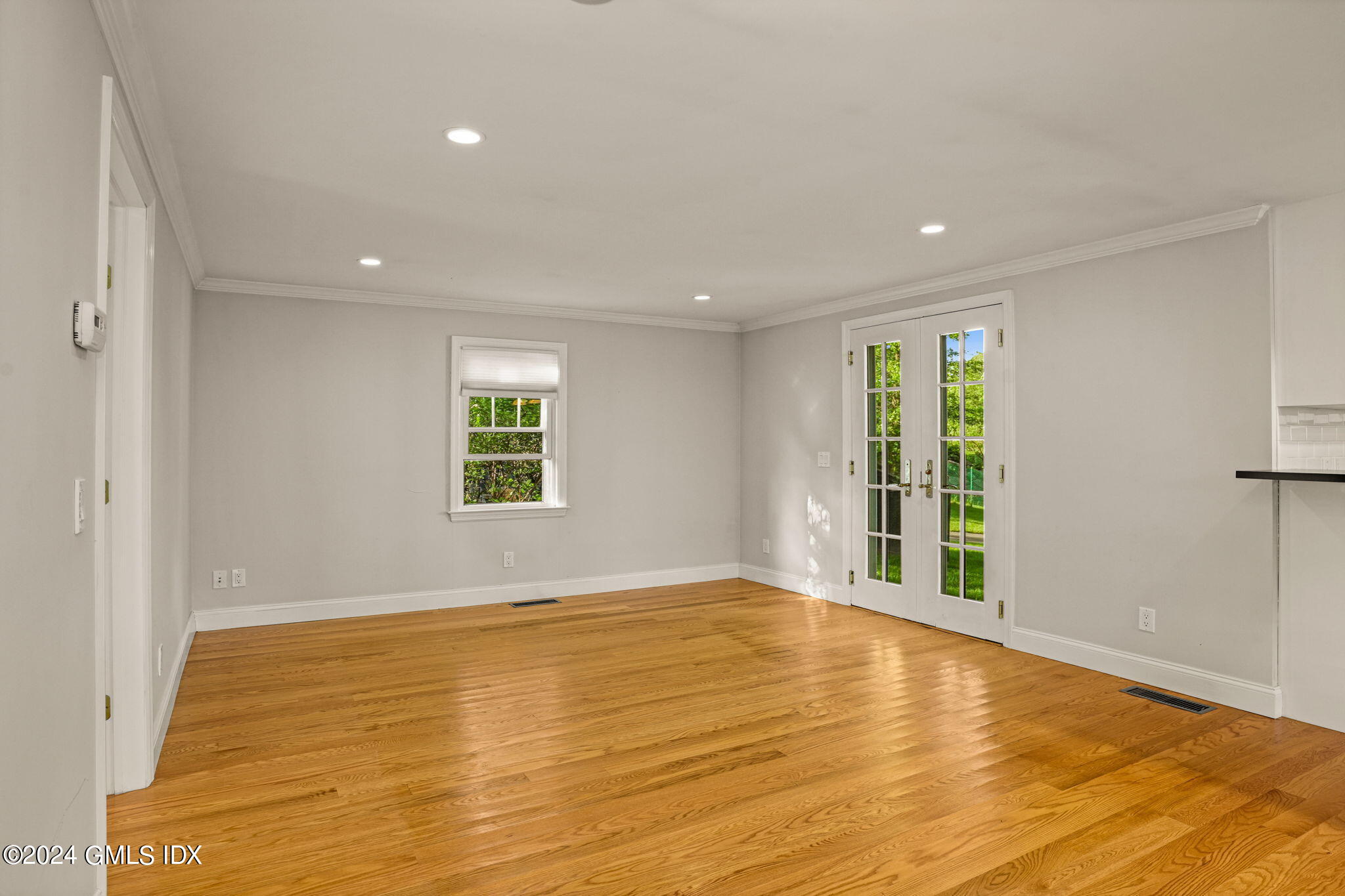 429 Round Hill Road, Unit 2B Greenwich, CT 06831 - Photo 4 of 30 4-web-or-mls-429-round-hill-rd