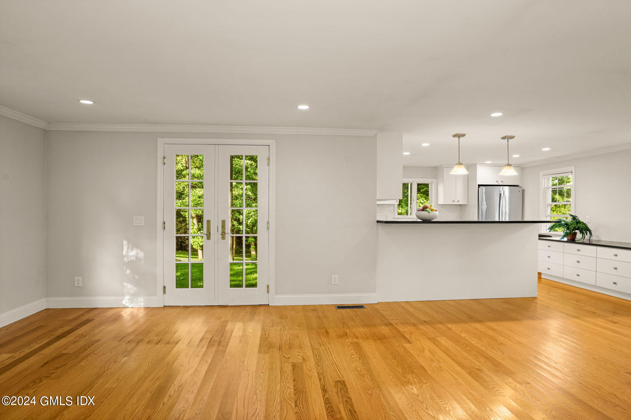 429 Round Hill Road, Unit 2B Greenwich, CT 06831 - Photo 5 of 30 5-web-or-mls-429-round-hill-rd
