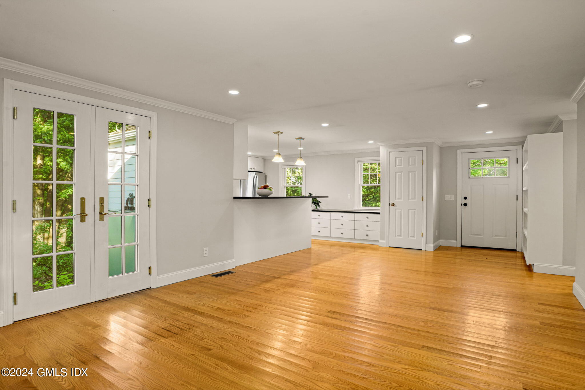 429 Round Hill Road, Unit 2B Greenwich, CT 06831 - Photo 7 of 30 7-web-or-mls-429-round-hill-rd