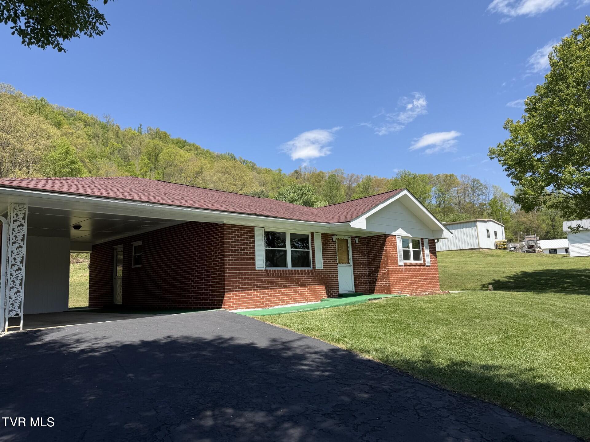487 Right Poor Valley Road Pennington Gap, VA 24277 - Photo 3 of 31 Front 7