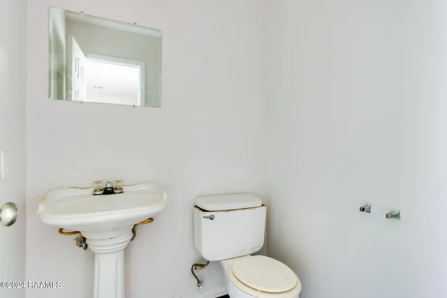 $2,250,000 | 603 Yvonne Street, New Iberia, LA 70560