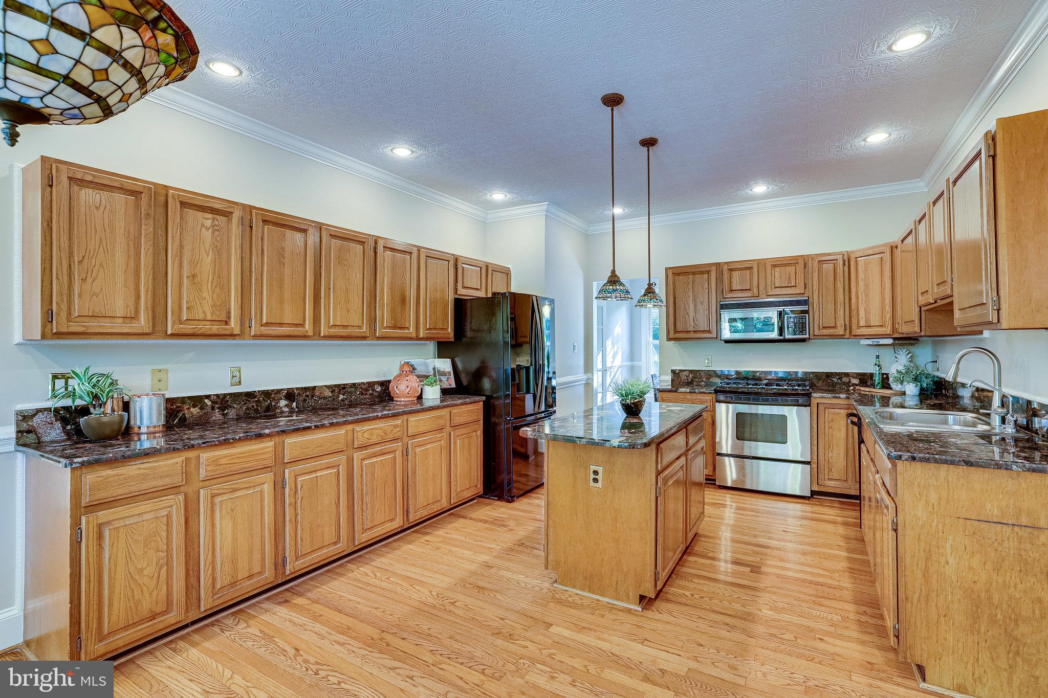 406 Madison Forest Drive Herndon, VA 20170 - Photo 31 of 78 Lots of cabinets!