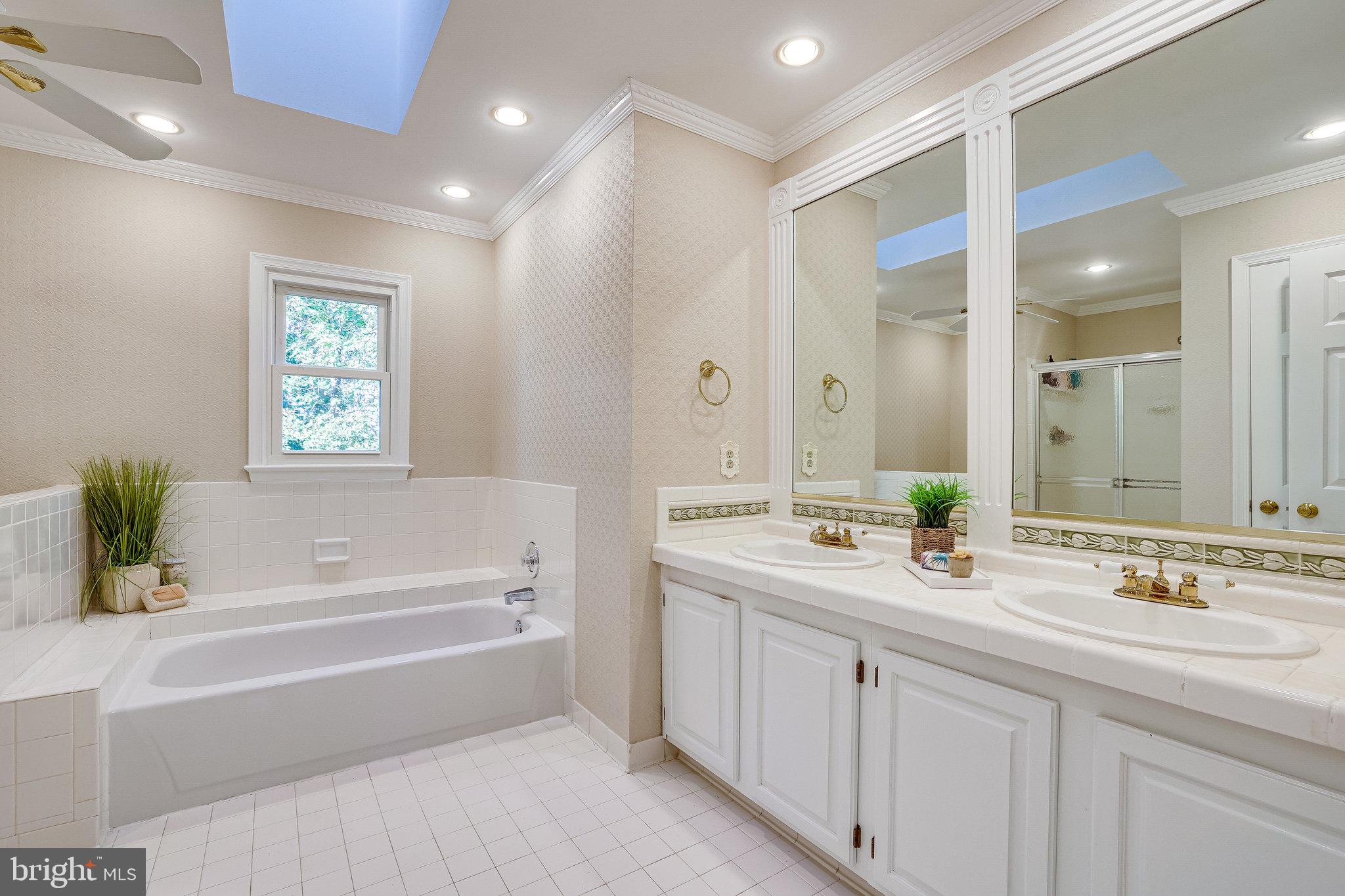 406 Madison Forest Drive Herndon, VA 20170 - Photo 52 of 78 Primary bathroom with double sink.