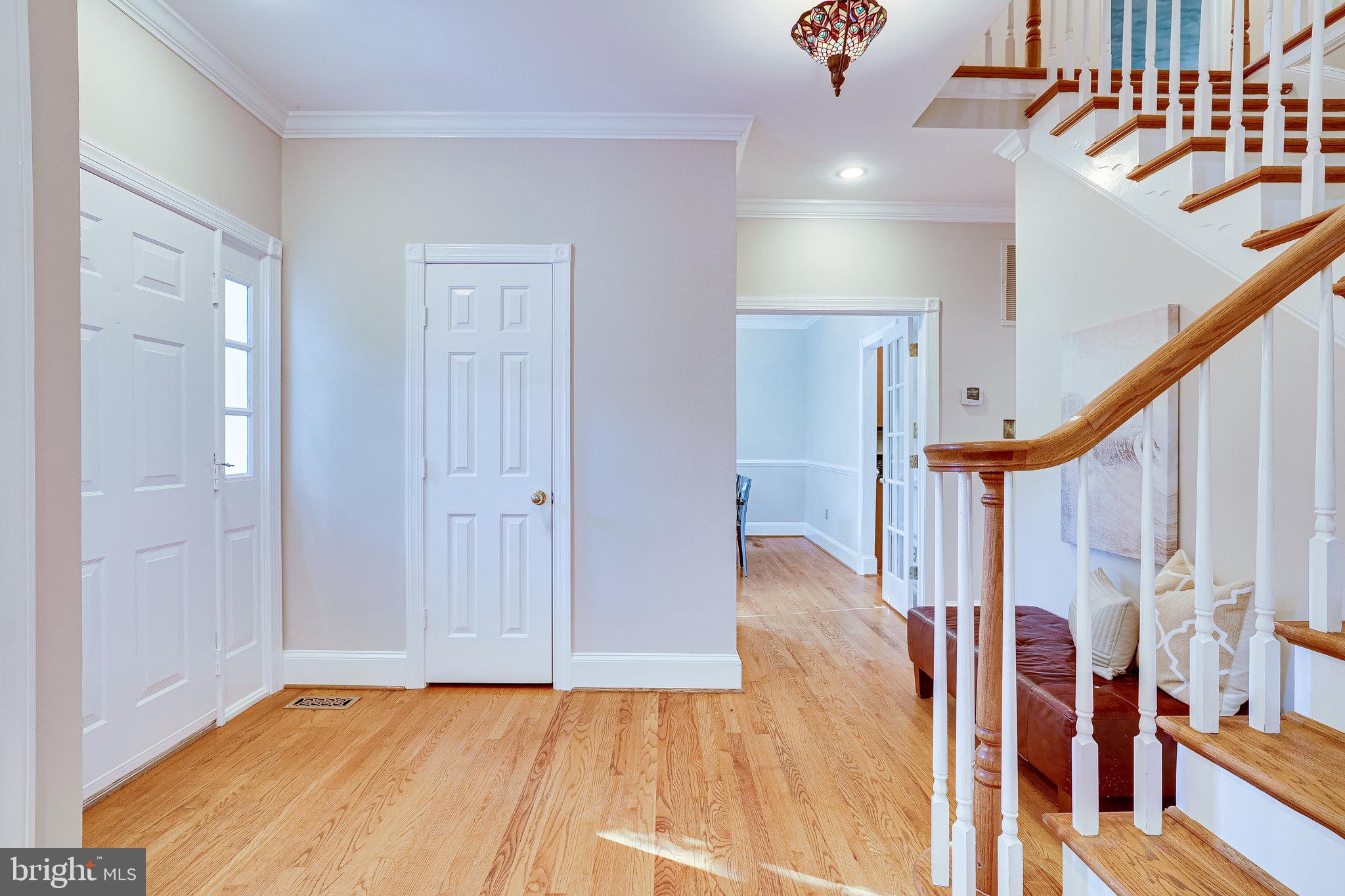 406 Madison Forest Drive Herndon, VA 20170 - Photo 9 of 78 Spacious foyer for gathering.