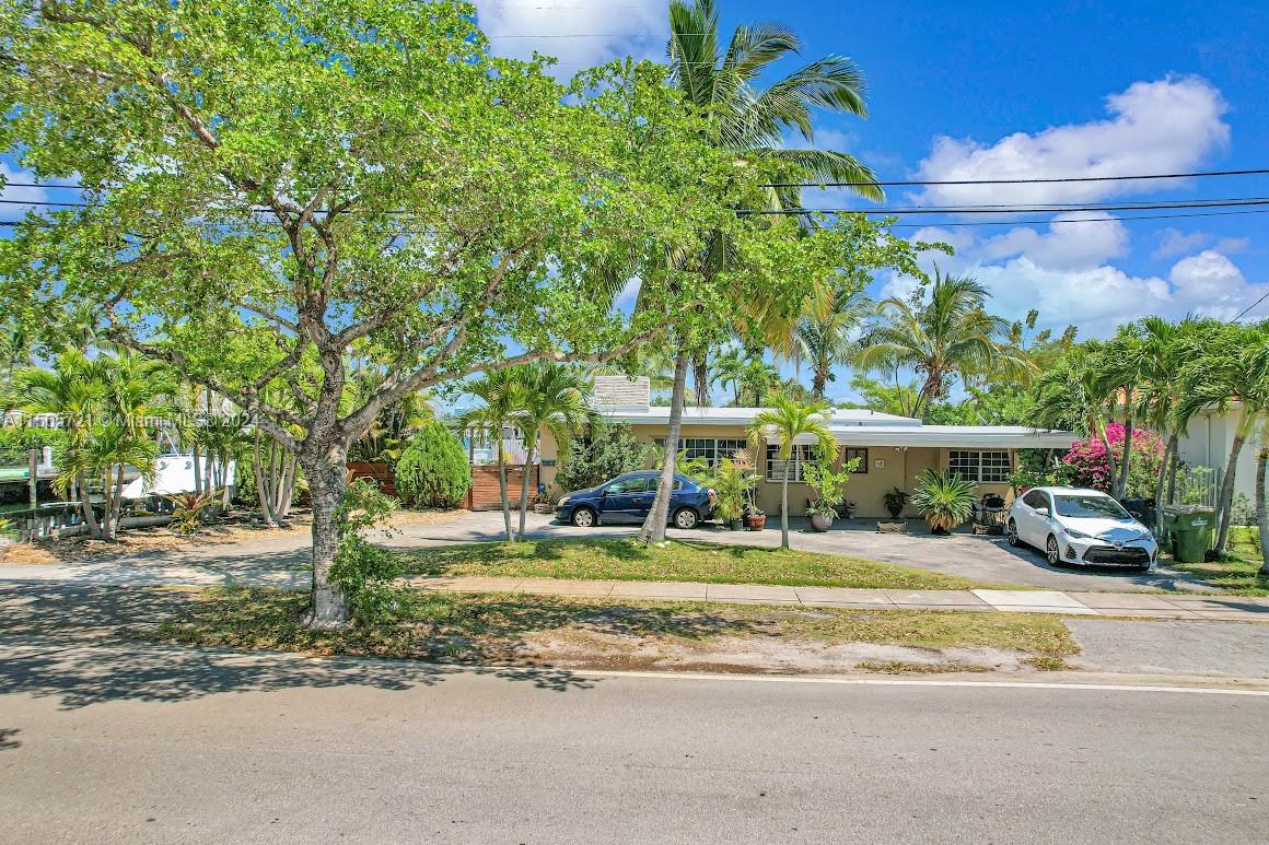 12735 Ixora Road Miami, FL 33181 - Photo 3 of 16