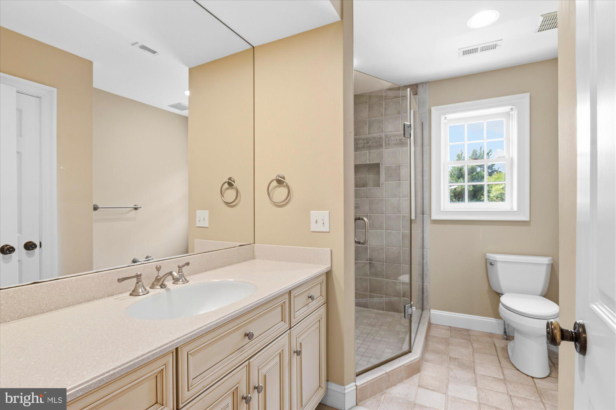 10019 Kendale Road Potomac, MD 20854 - Photo 41 of 64 Upper Full Bath #2