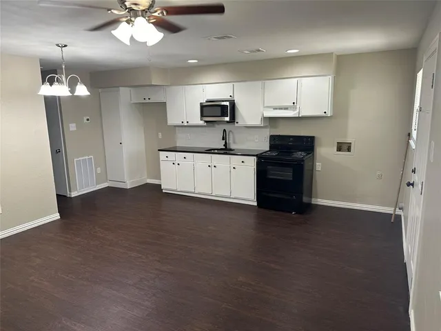 $1,495 | 1215 Lowe Street, Fort Worth, TX 76110