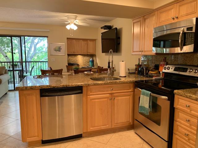 1605 Highway 1, Unit C304 Jupiter, FL 33477 - Photo 4 of 23 Kitchen