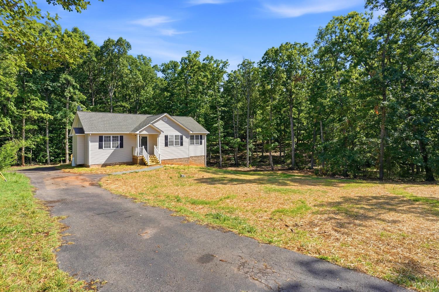 4028 Pumping Station Road Appomattox, VA 24522 - Photo 3 of 44