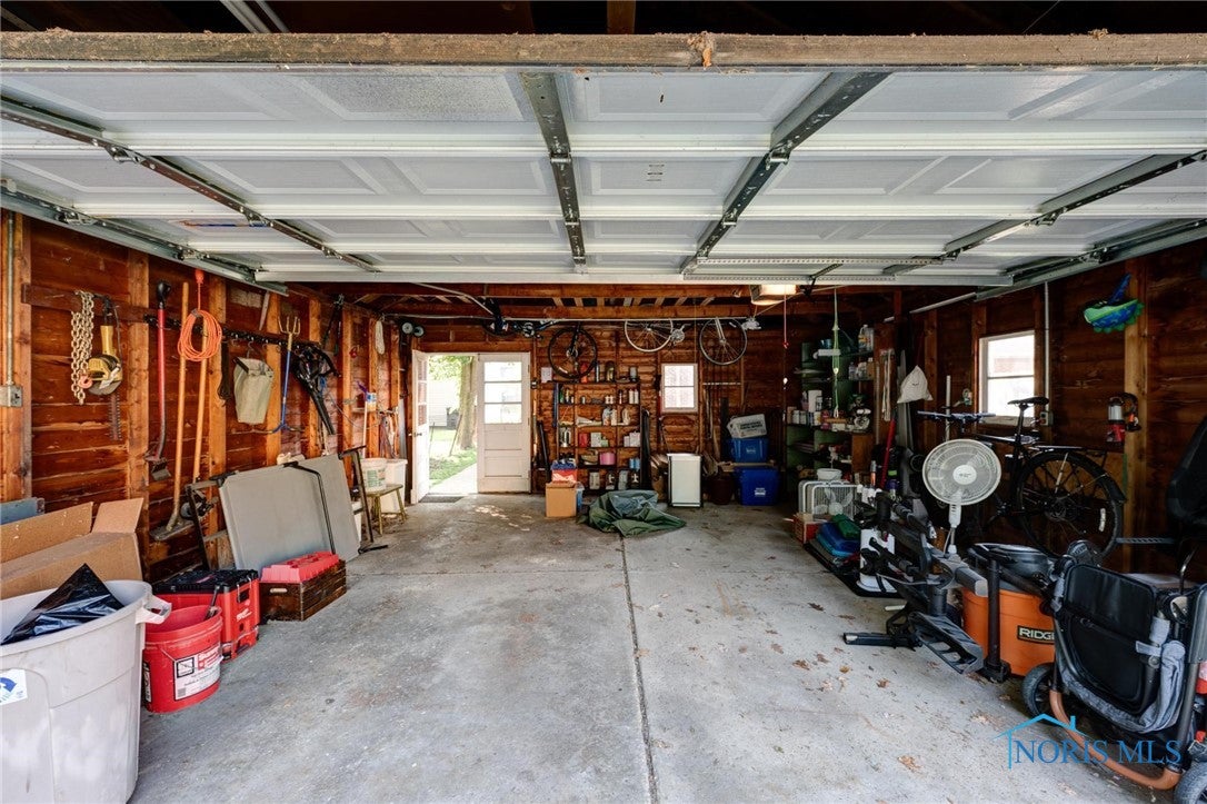 815 River Road Maumee, OH 43537 - Photo 20 of 27 LARGE 2 CAR GARAGE