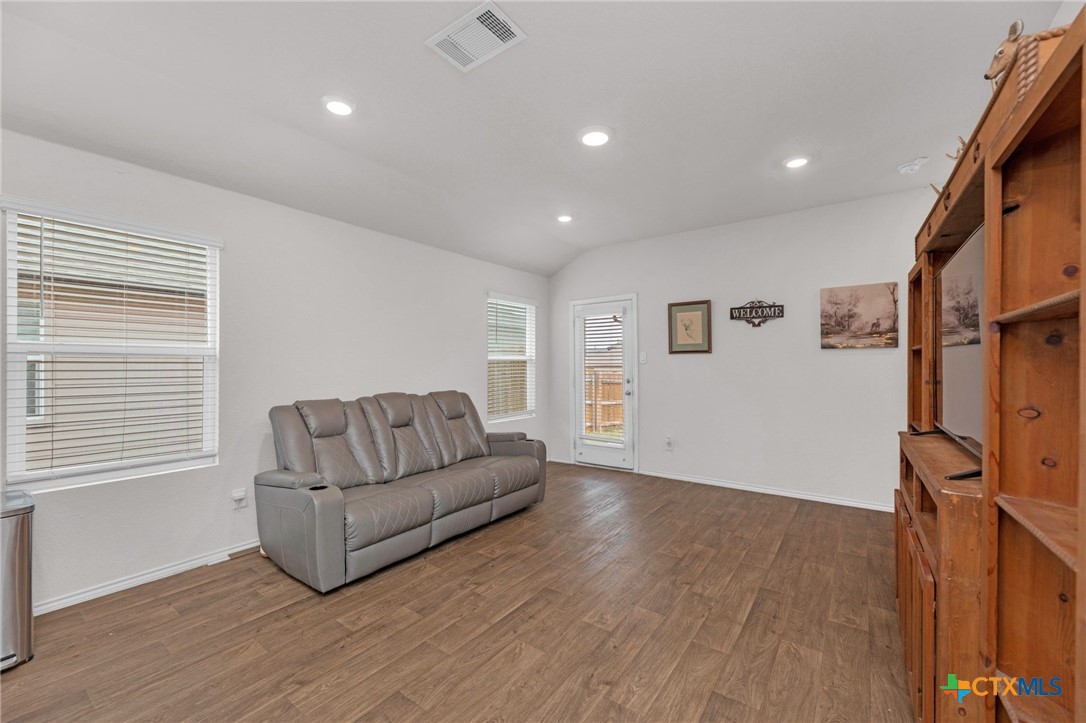 125 Hazel Grove San Marcos, TX 78666 - Photo 5 of 34