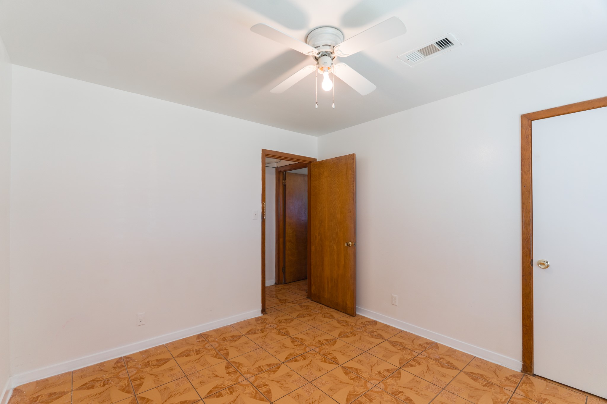 5915 Nordling Road Houston, TX 77076 - Photo 8 of 28