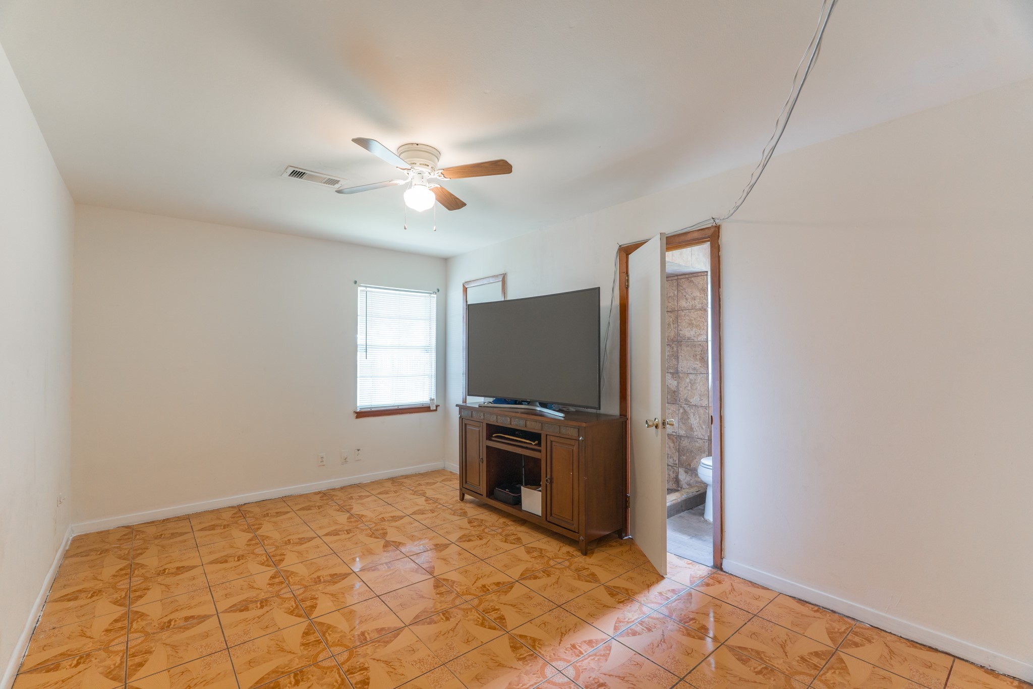 5915 Nordling Road Houston, TX 77076 - Photo 9 of 28