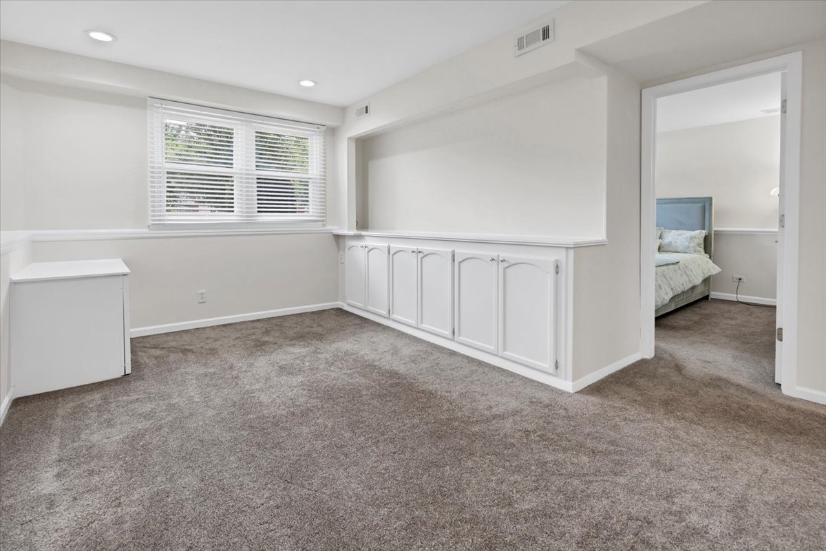 1820 Claremont Road Hoffman Estates, IL 60169 - Photo 24 of 33