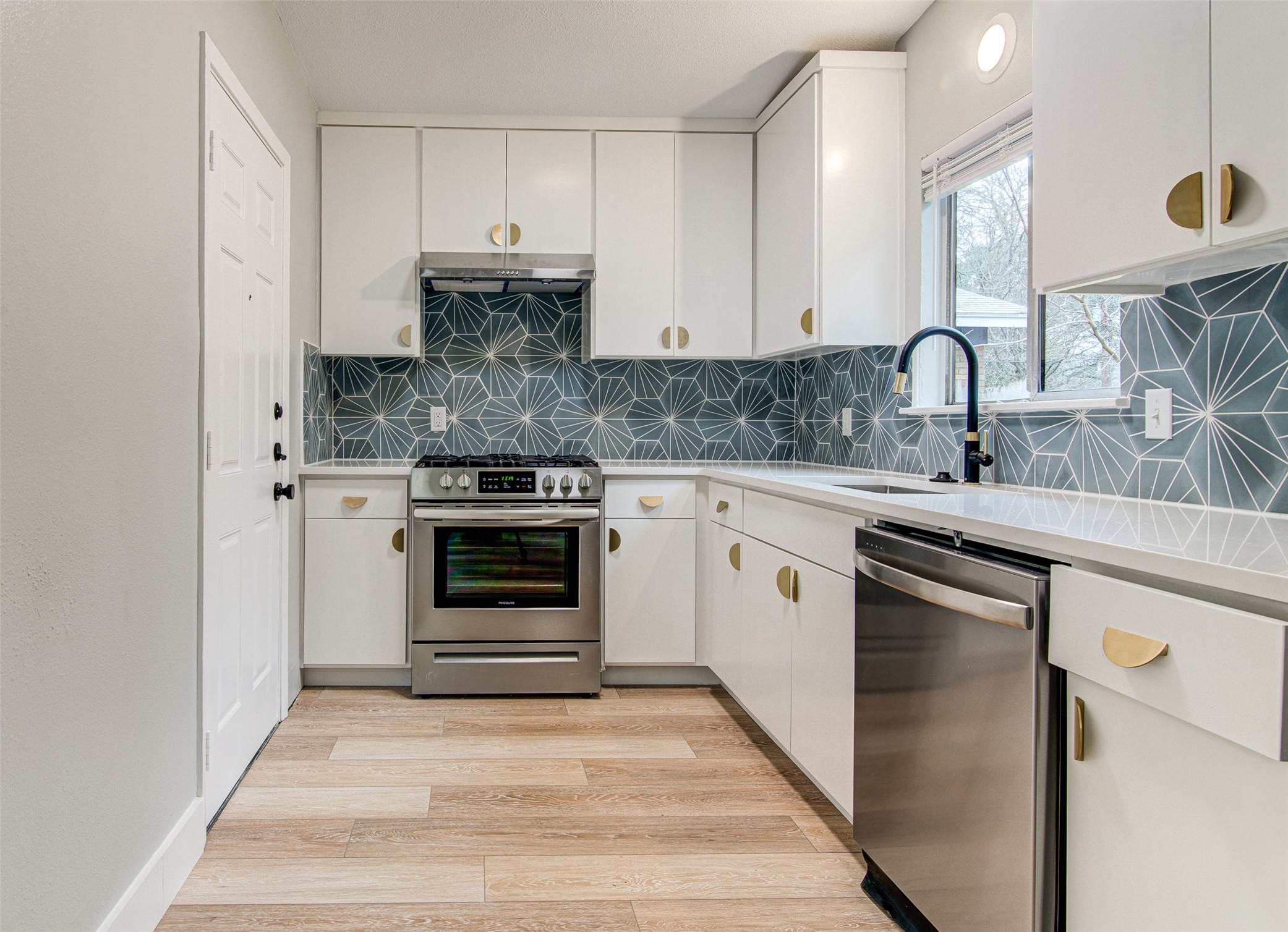 4707 Manchaca Road Austin, TX 78745 - Photo 10 of 23
