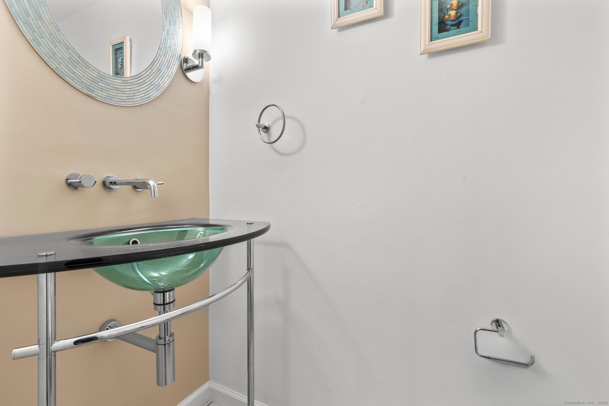 15 Derbyshire, Unit 15 Derby, CT 06418 - Photo 12 of 39 a bathroom with a light fixture and a mirror