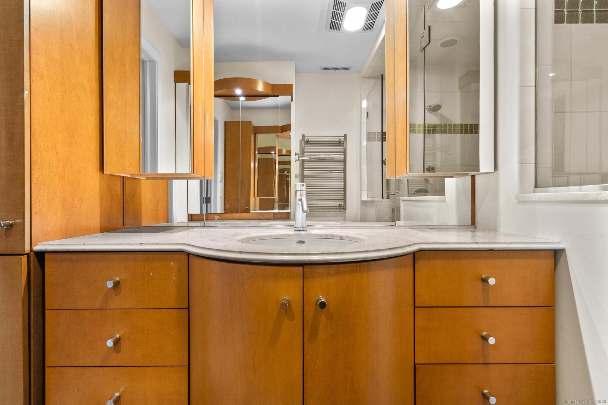 15 Derbyshire, Unit 15 Derby, CT 06418 - Photo 18 of 39 a bathroom with a tub and sink