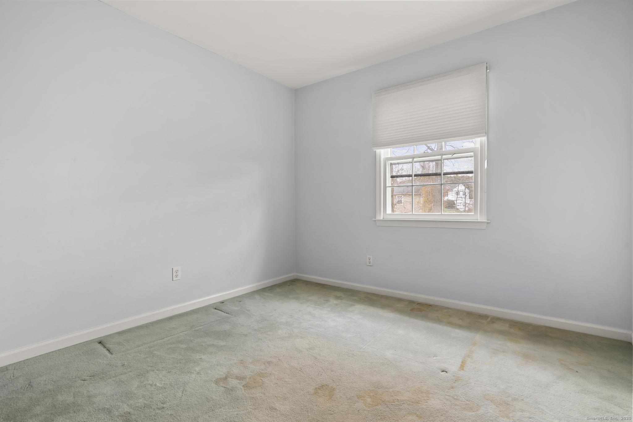 15 Derbyshire, Unit 15 Derby, CT 06418 - Photo 20 of 39 an empty room with a window