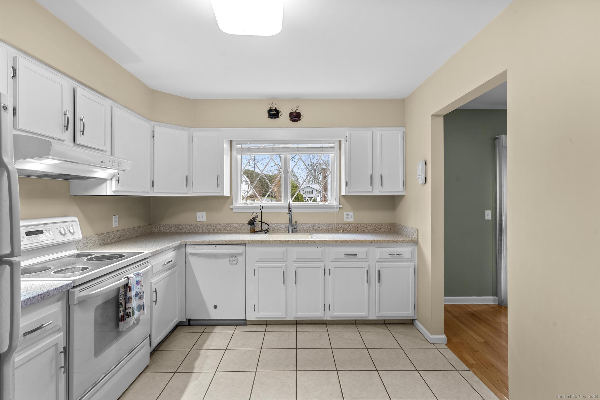 15 Derbyshire, Unit 15 Derby, CT 06418 - Photo 9 of 39 a kitchen with a stove sink and cabinets