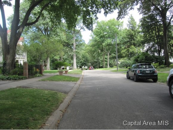 1625 Ruth Place Springfield, IL 62704 - Photo 17 of 23 Gallery Image 17