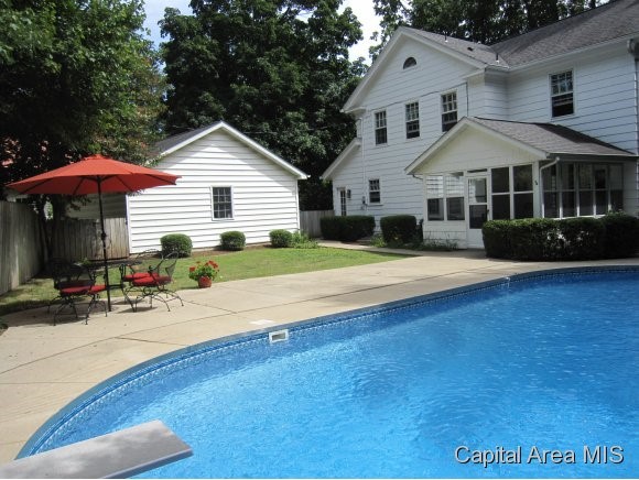 1625 Ruth Place Springfield, IL 62704 - Photo 9 of 23 Gallery Image 9