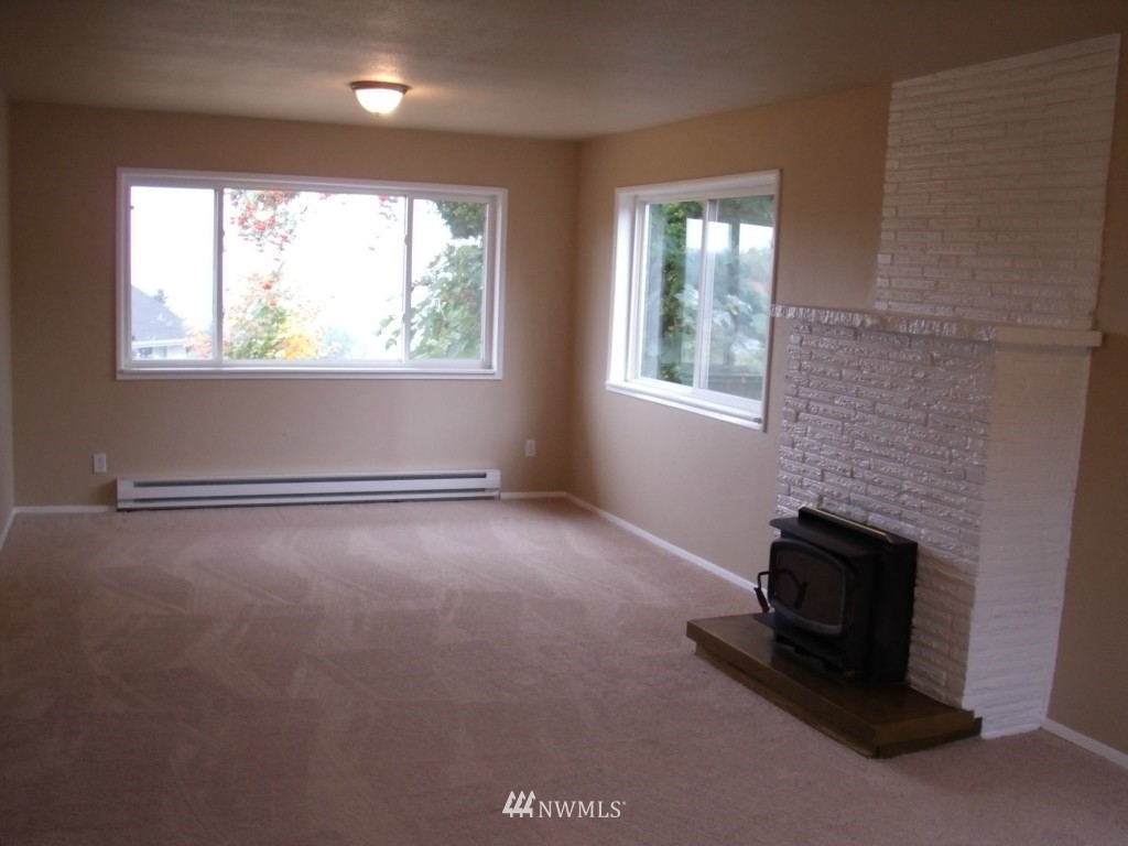625 Camas Avenue Northeast Renton, WA 98056 - Photo 2 of 9 Gallery Image 2