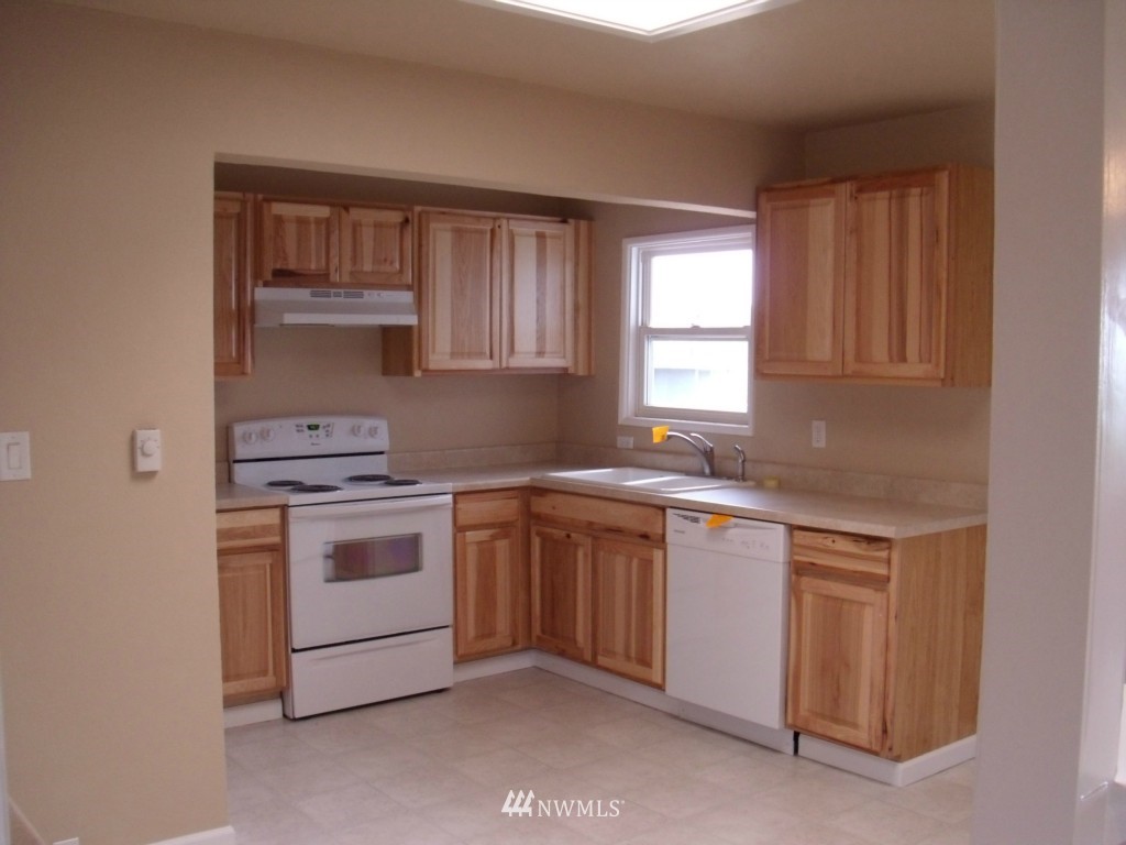 625 Camas Avenue Northeast Renton, WA 98056 - Photo 3 of 9 Gallery Image 3