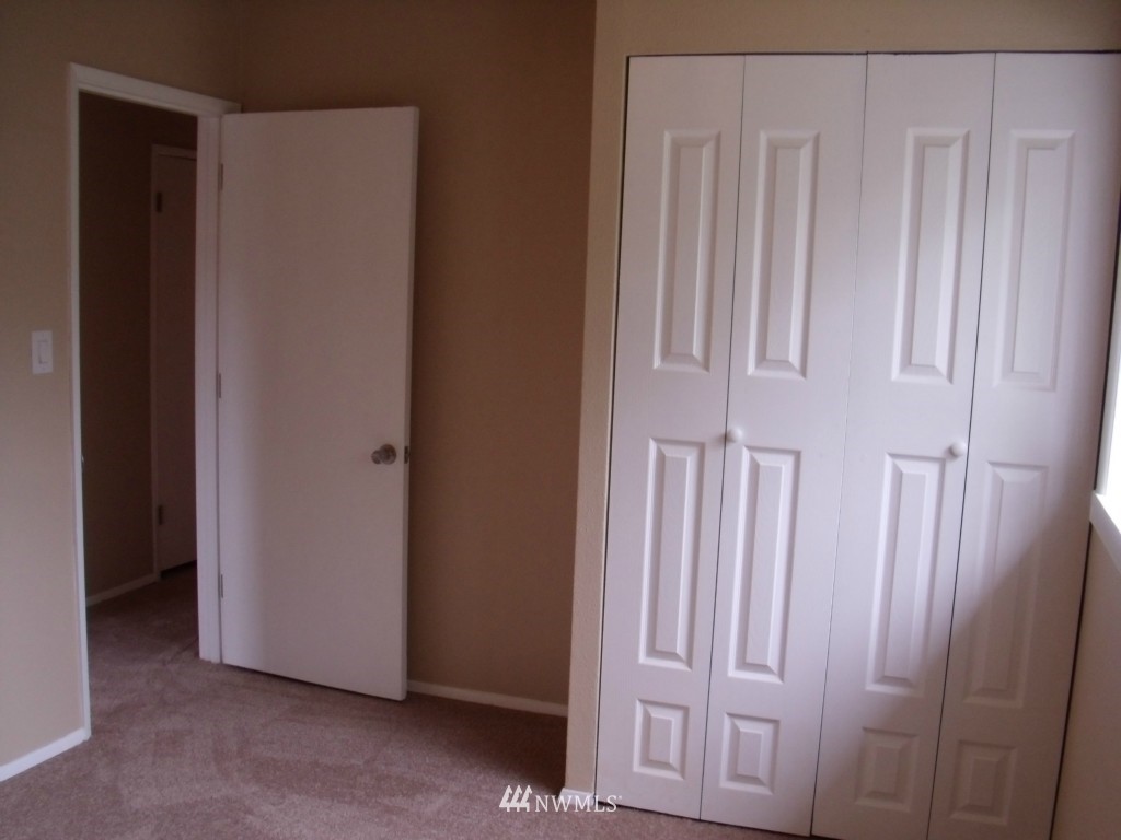 625 Camas Avenue Northeast Renton, WA 98056 - Photo 4 of 9 Gallery Image 4