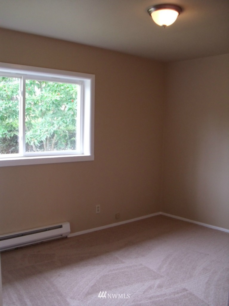 625 Camas Avenue Northeast Renton, WA 98056 - Photo 5 of 9 Gallery Image 5