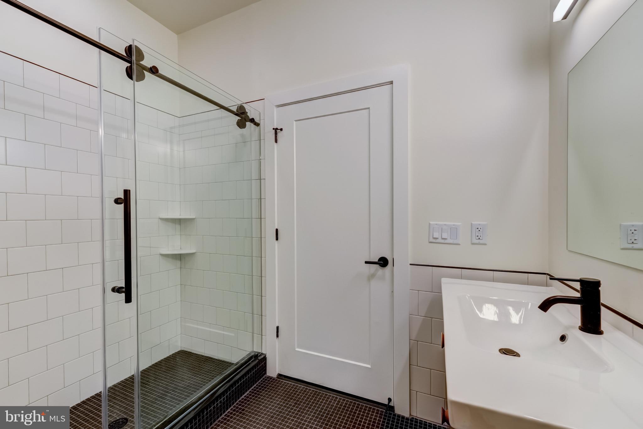 1701-15 North 2nd Street, Unit 606 Philadelphia, PA 19122 - Photo 34 of 47 a bathroom with a shower