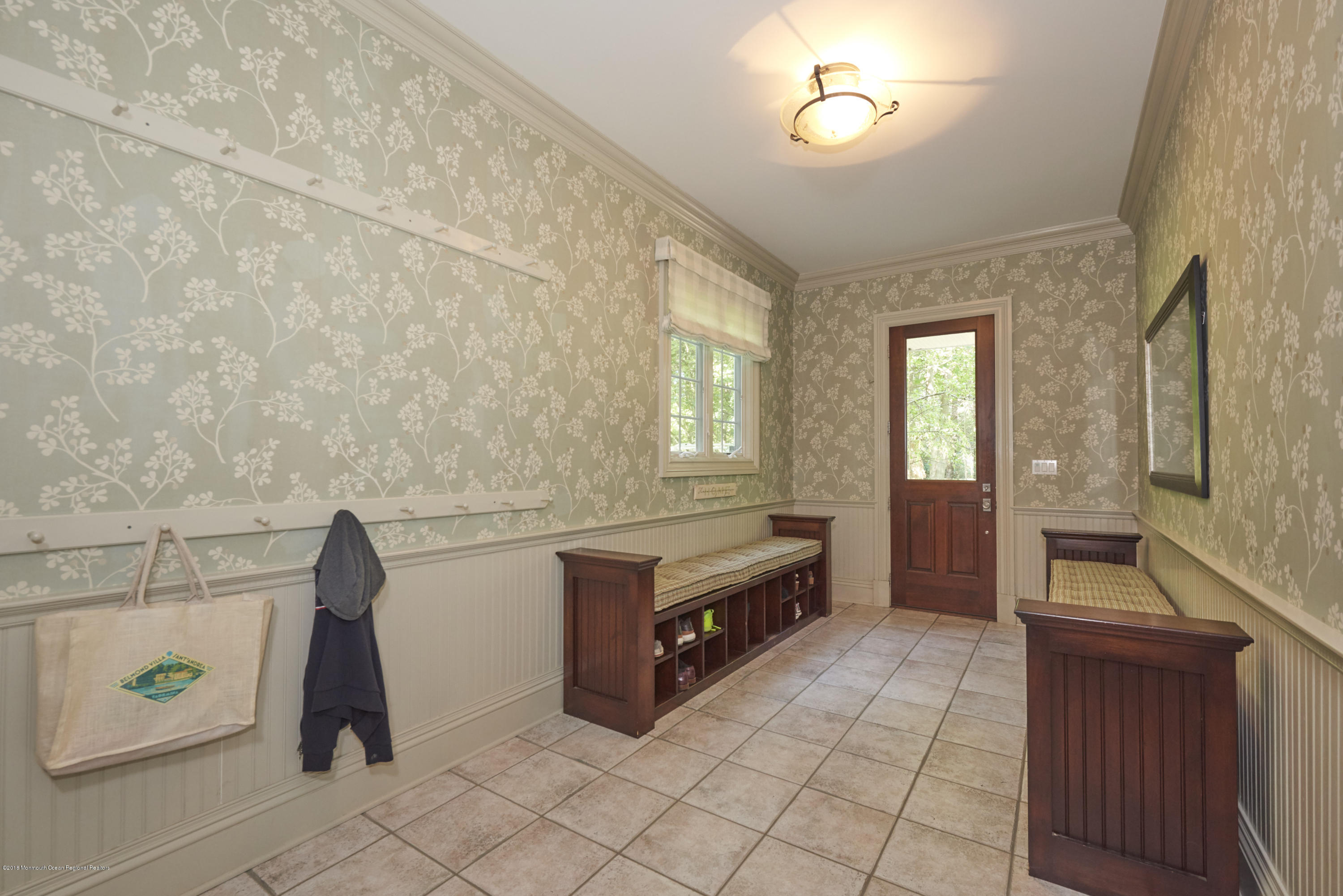 6 Willowbrook Road Rumson, NJ 07760 - Photo 18 of 33 a spacious bathroom with a double vanity sink a mirror and a bathtub